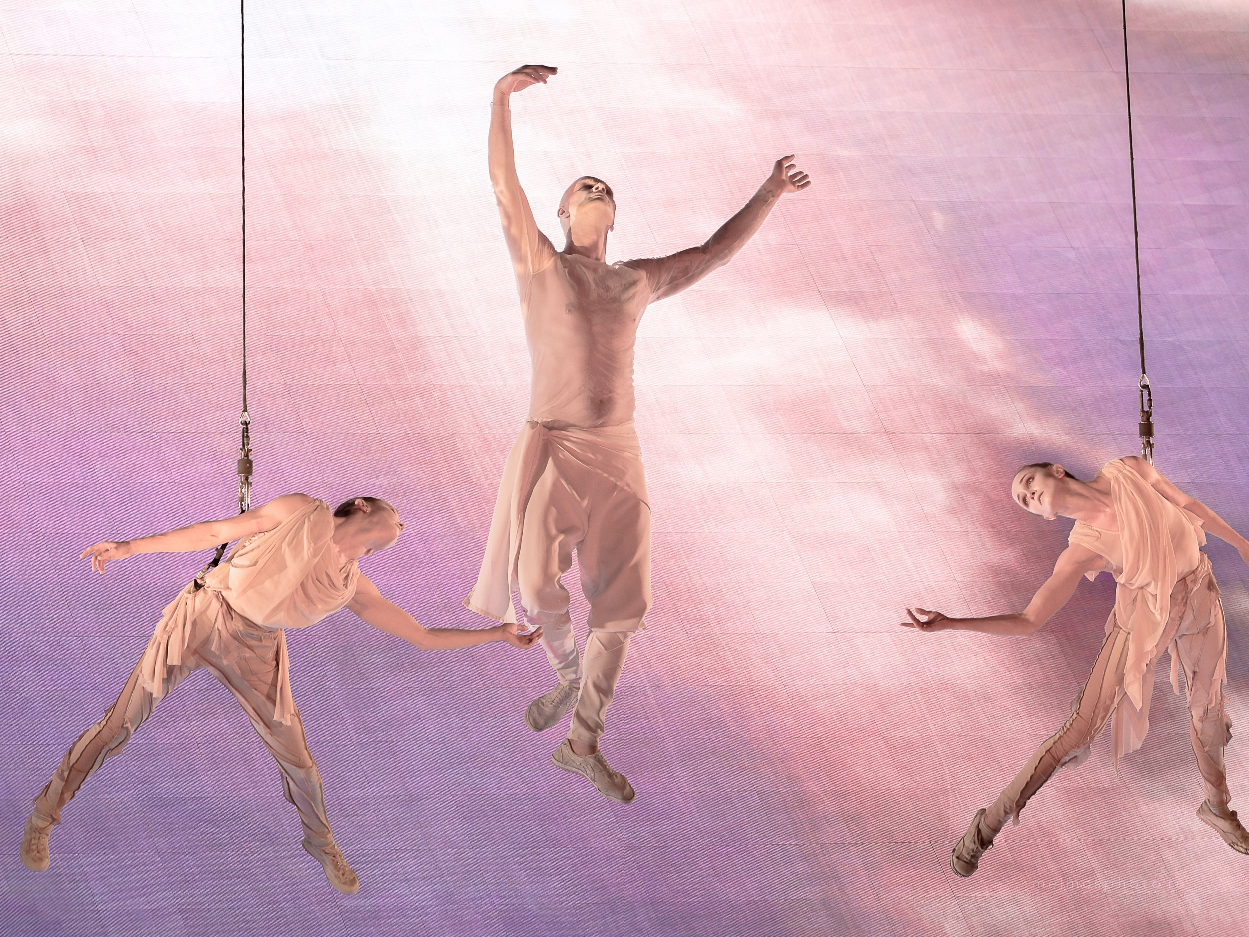 АНТИГРАВИТАЦИЯ. Репортажный, архитектурный, театральный и файн-арт фотограф Лена Мельникова в Москве