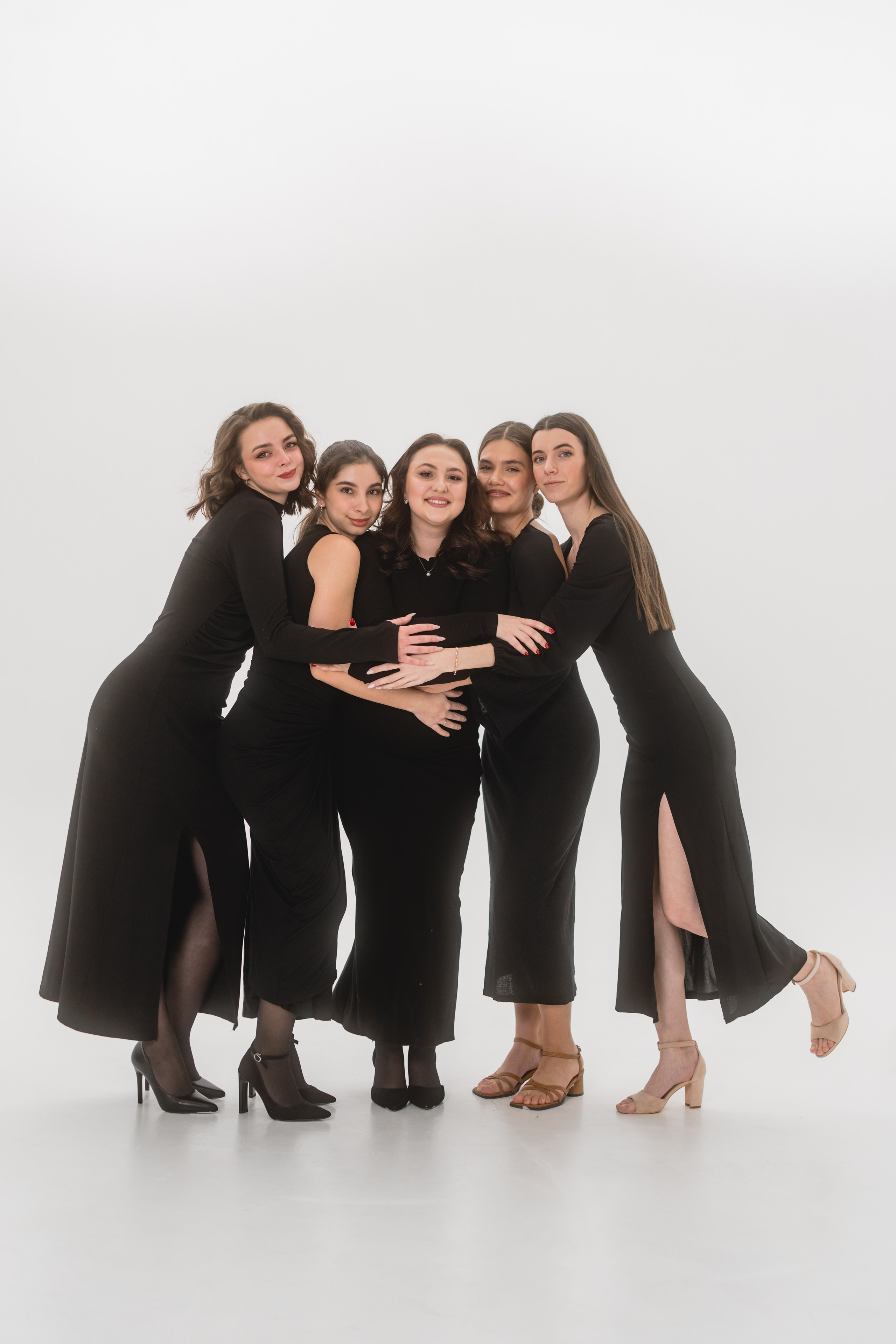 Студийная групповая фотосессия. Свадебный и индивидуальный фотограф Аля Мамакова