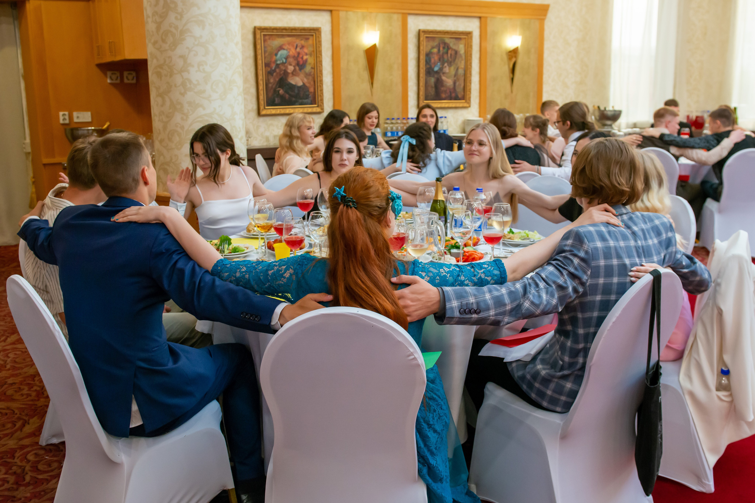 Выпускной вечер в гимназии № 37, ресторан La Ronde