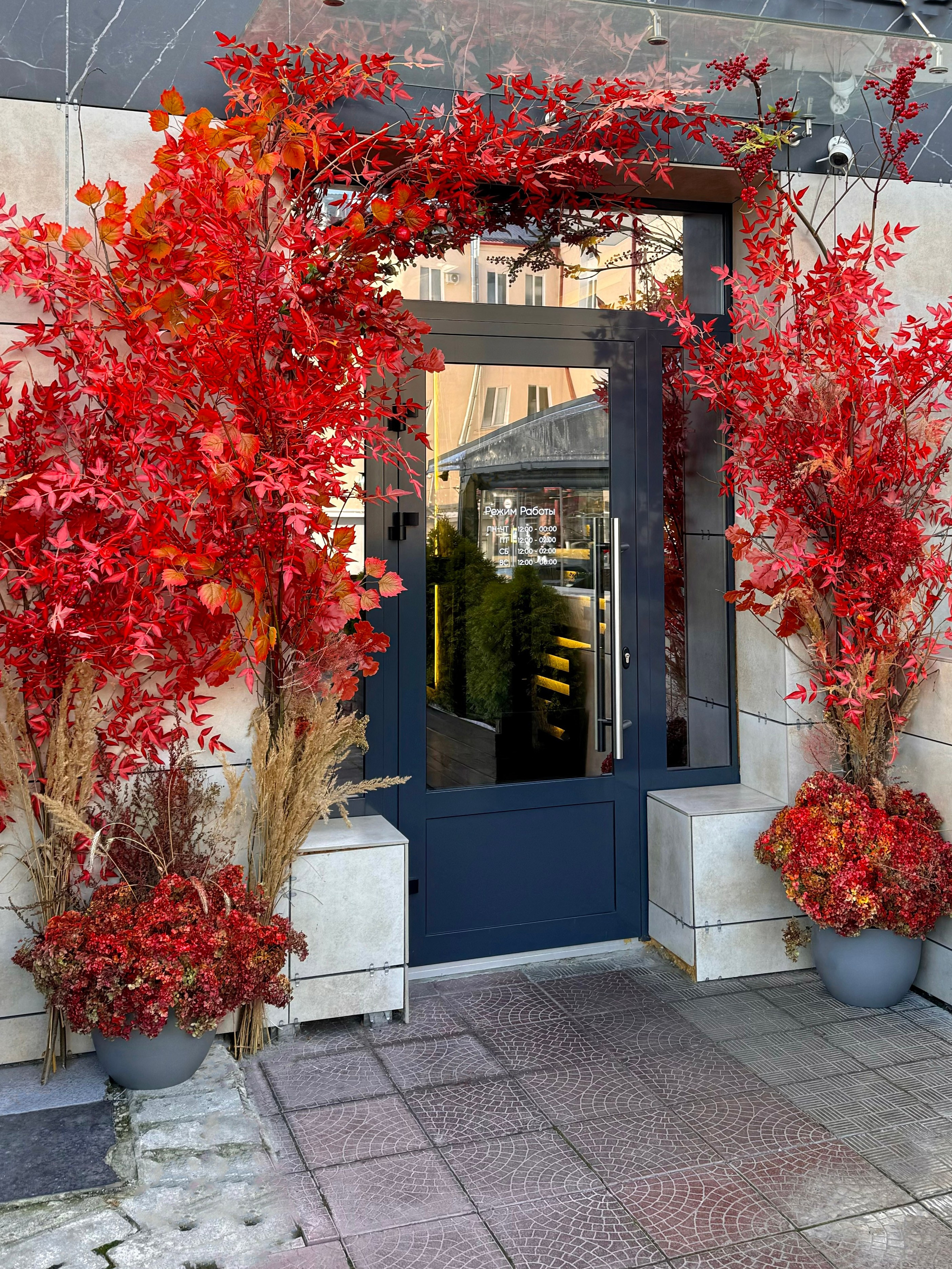 Входные группы ОСЕНЬ. Декоратор в Минске Алёна Шевелёва. Оформление входных групп осень/зима. Декор заведений