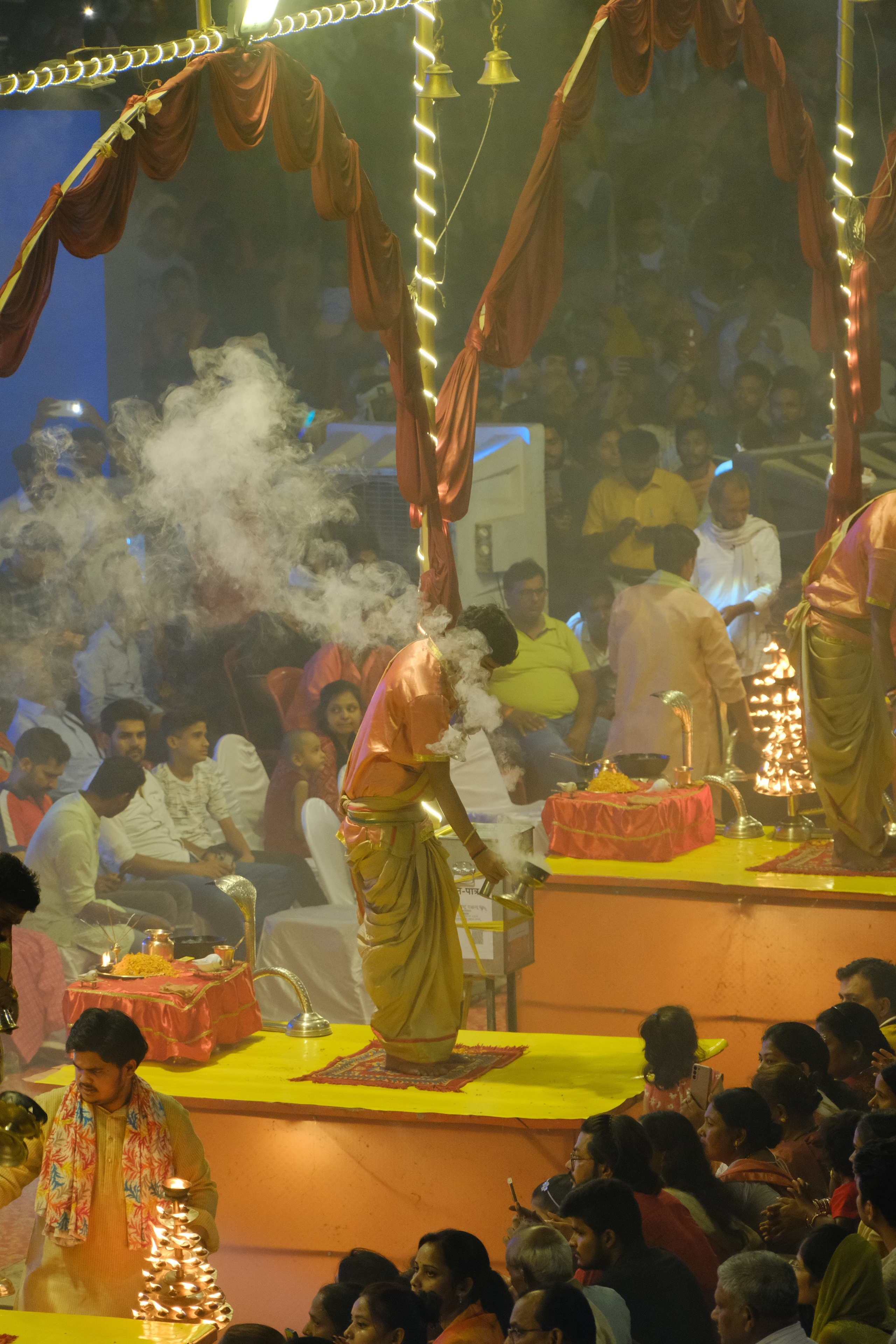 VARANASI. Https://www.instagram.com/paparrazzio