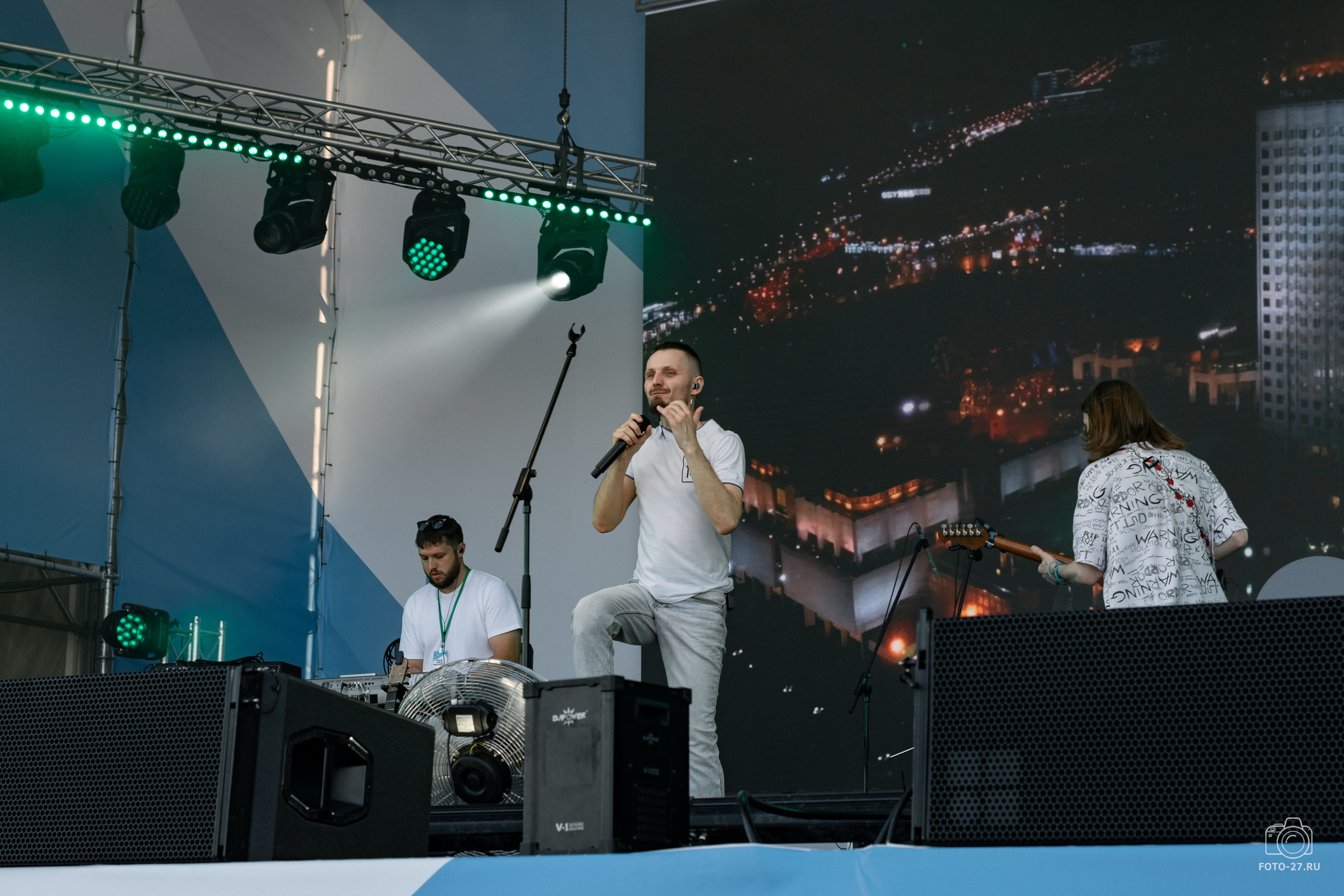 Антон Курдюмов фотограф в Хабаровске Рина Курдюмова фото27 foto27 Антон Дорофеев репортажный репортаж документалист Тони и Рина фотосоздатели ПаПаРоК Рок над Амуром 2024 фестиваль Хабаровск