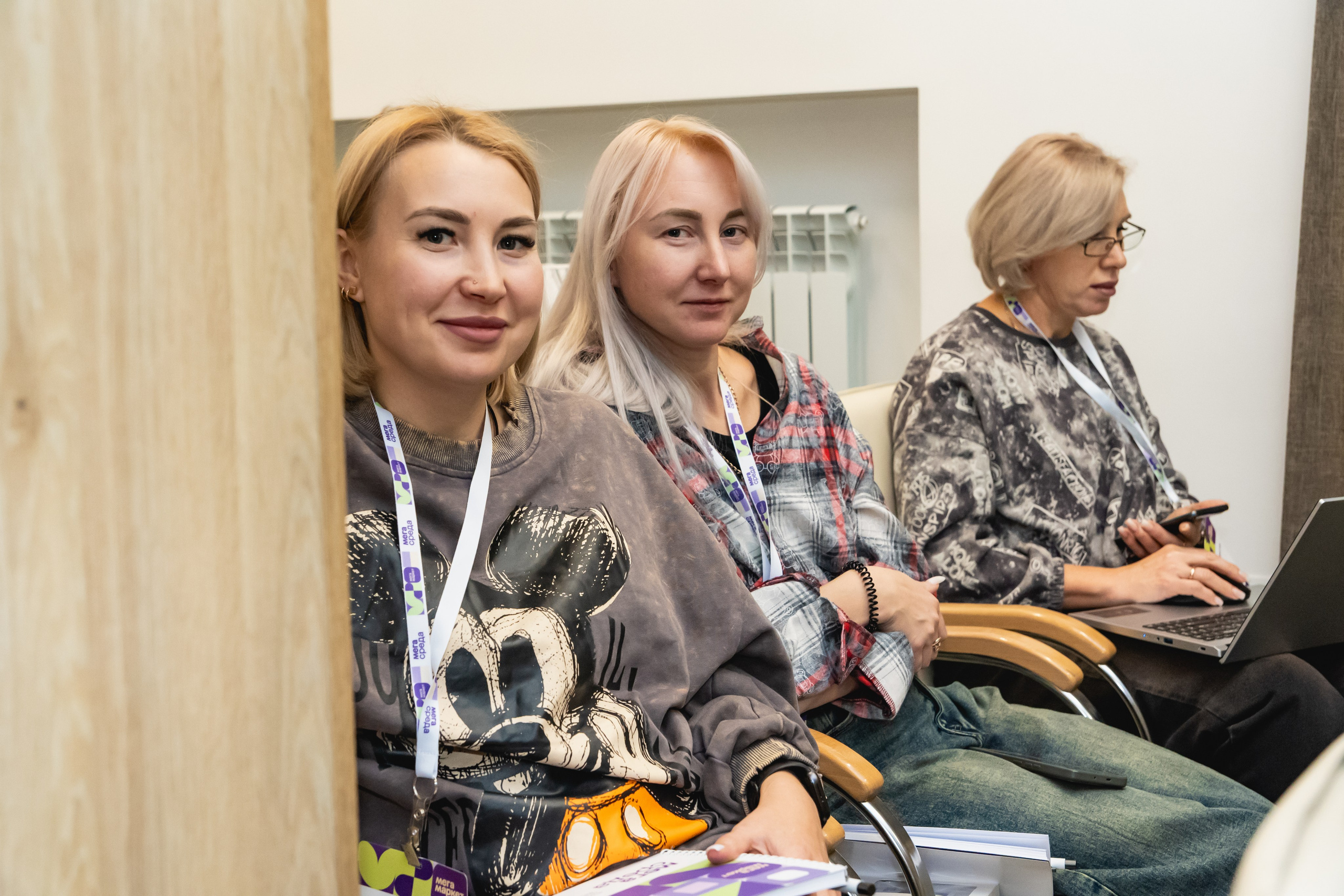 Мегасреда. Занимаюсь профессиональной фотографией и живу рядом с Байкалом. Работаю в разных жанрах