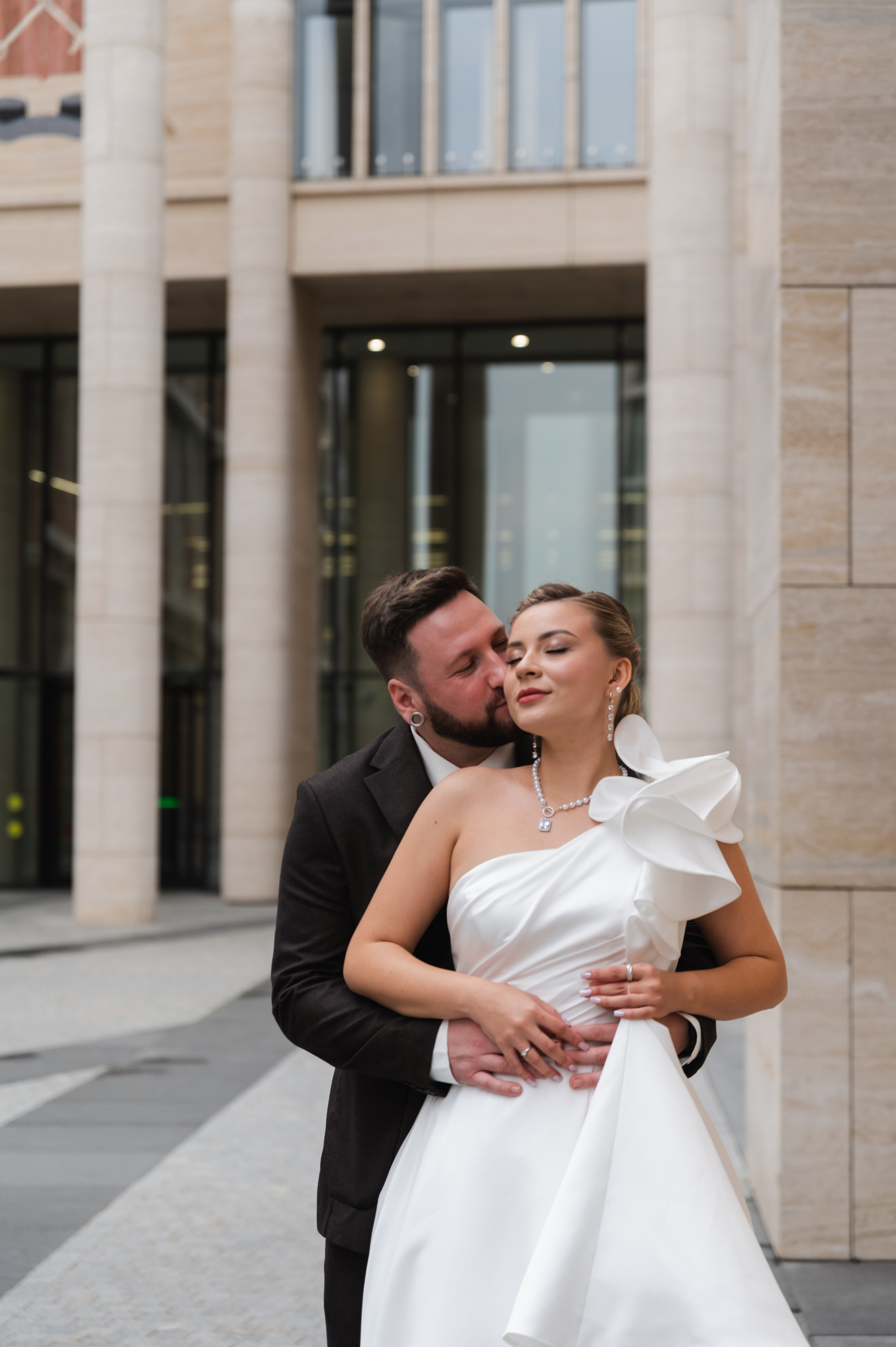 Свадебная фотосессия в фотостудии с видом на Петербург. Портретный и репортажный фотограф в Санкт-Петербурге | Валерия Кайряк