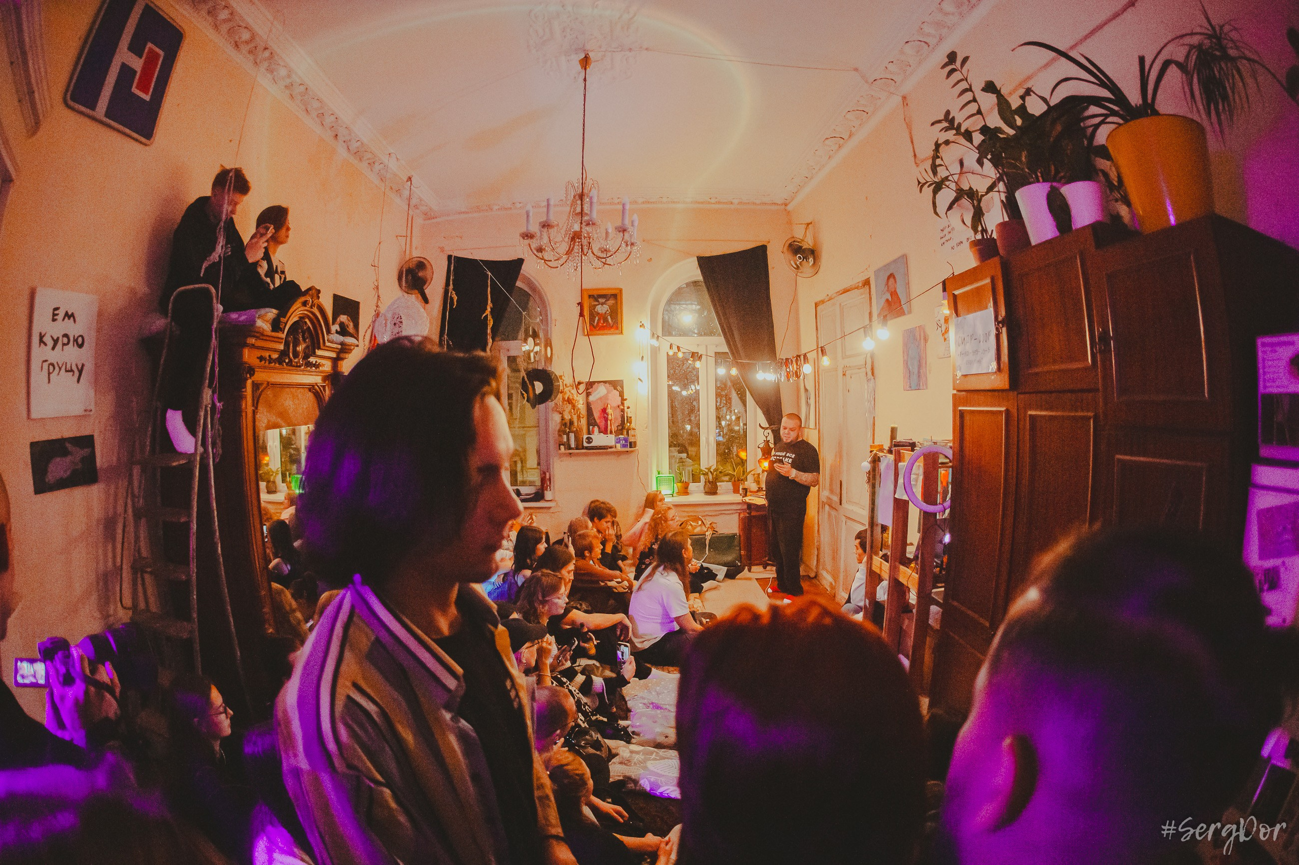 Рома Гонза, Ваня Пинженин, Квартирник у Мищенко, поэты, стихи, совершеннолетие, Санкт-Петербург, Питер, 16.11.2024, SergDor, 16 ноября 2024 года, #SergDor