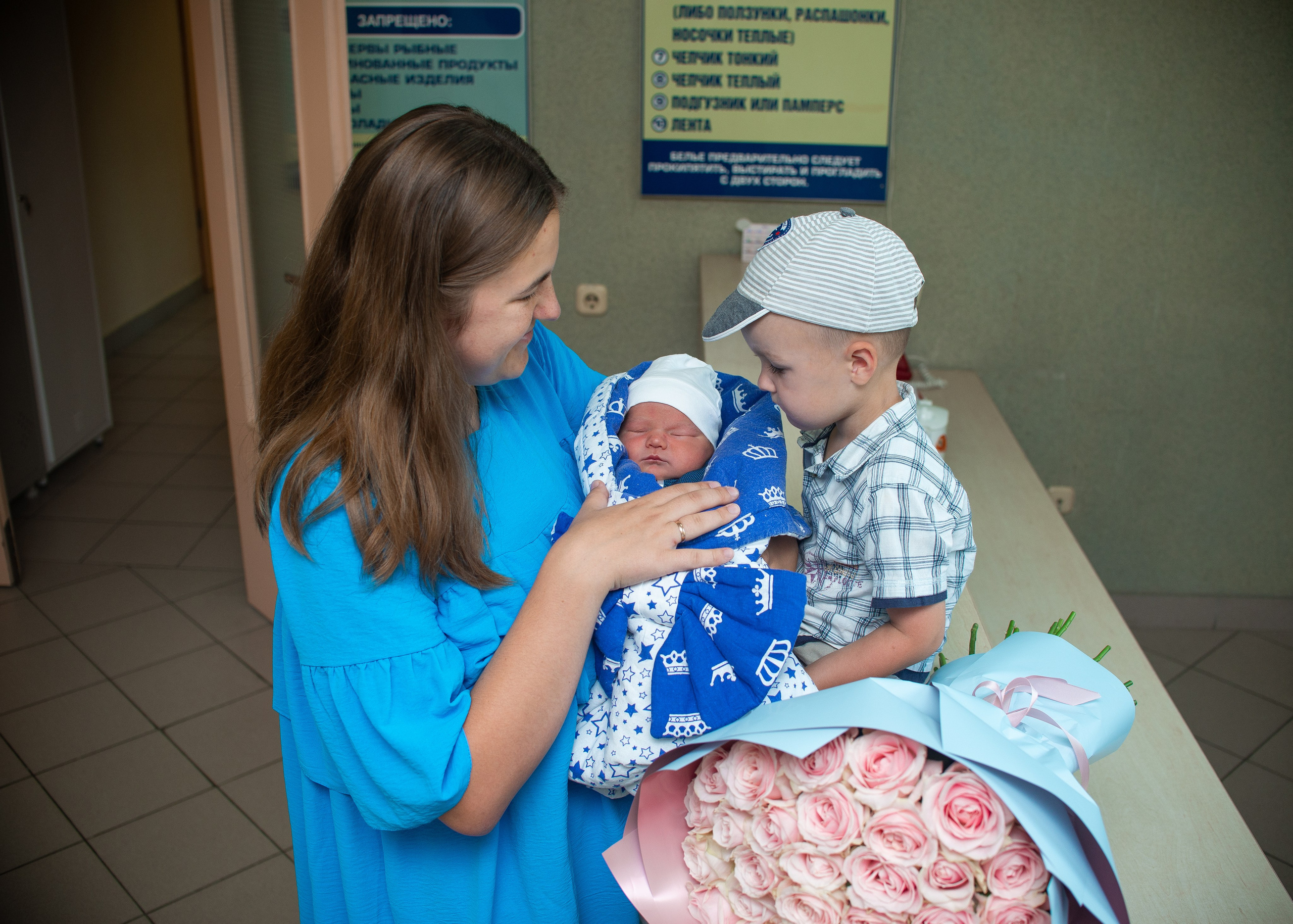Выписка Светланы МиД. Семейный фотограф на выписку из роддома и крещение Минск Настя Гришук
