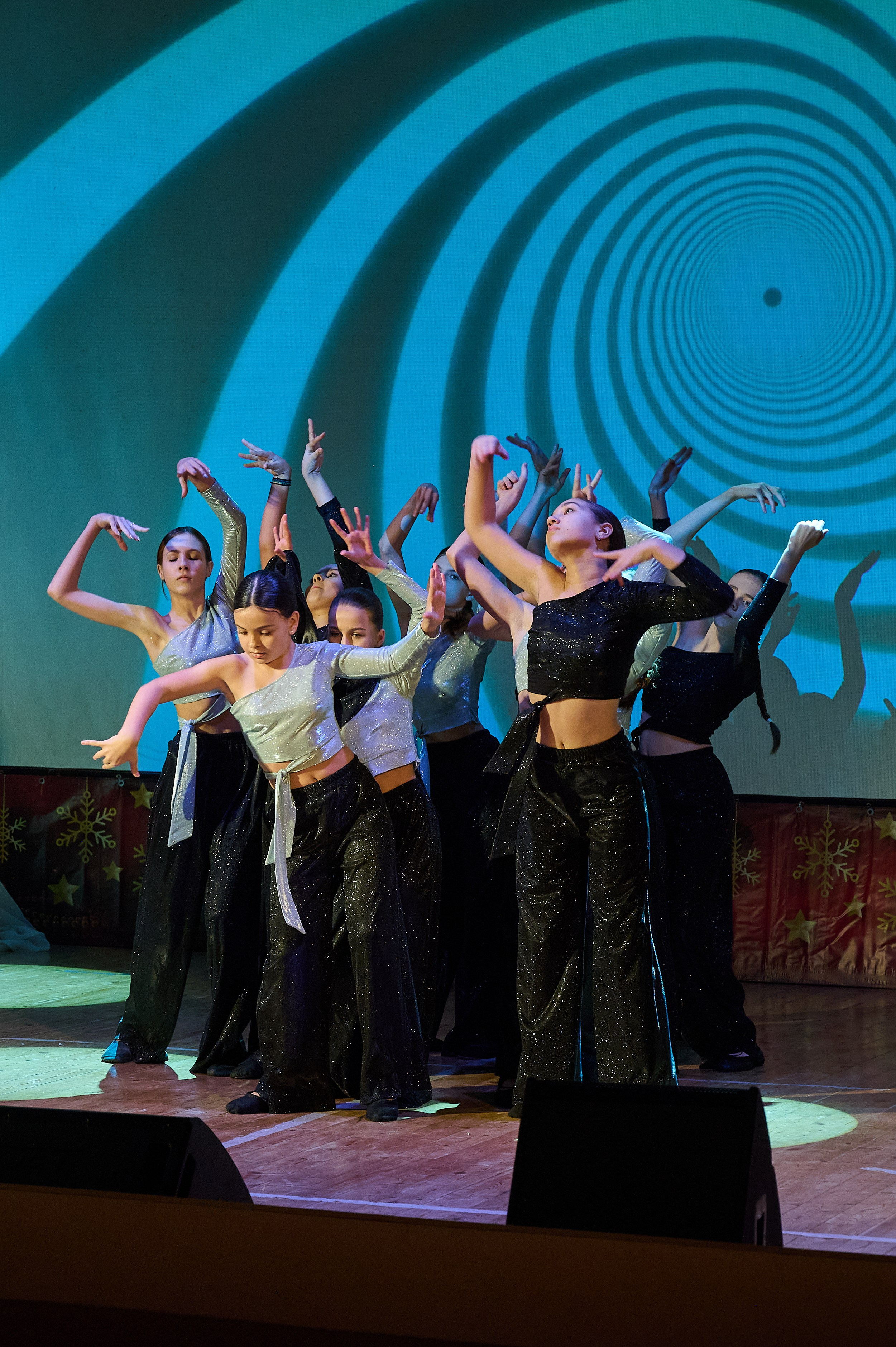 Концерт НГ В ДК. Жизнь курорта Кабардинка в фотографиях