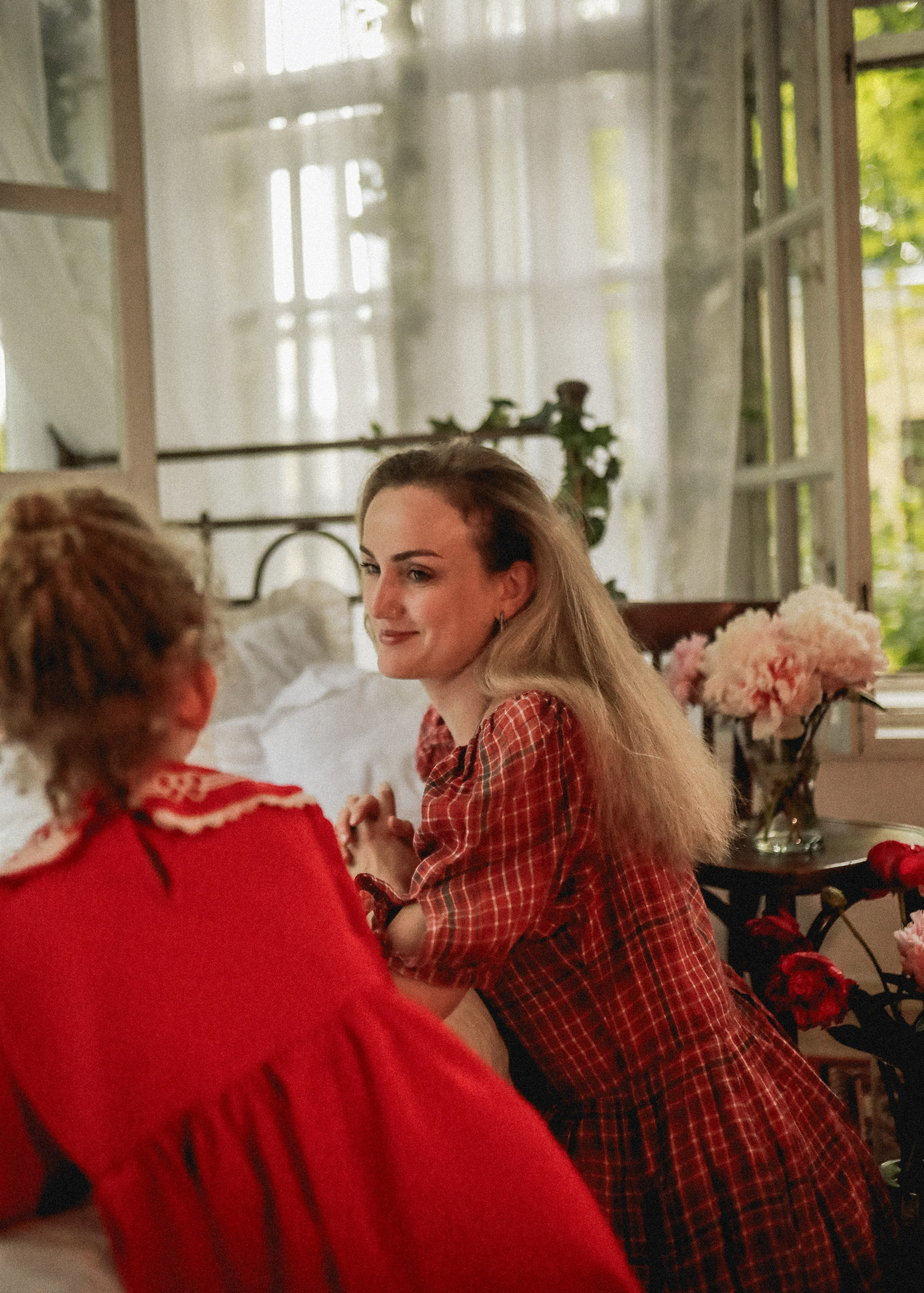 Пионы на балконе