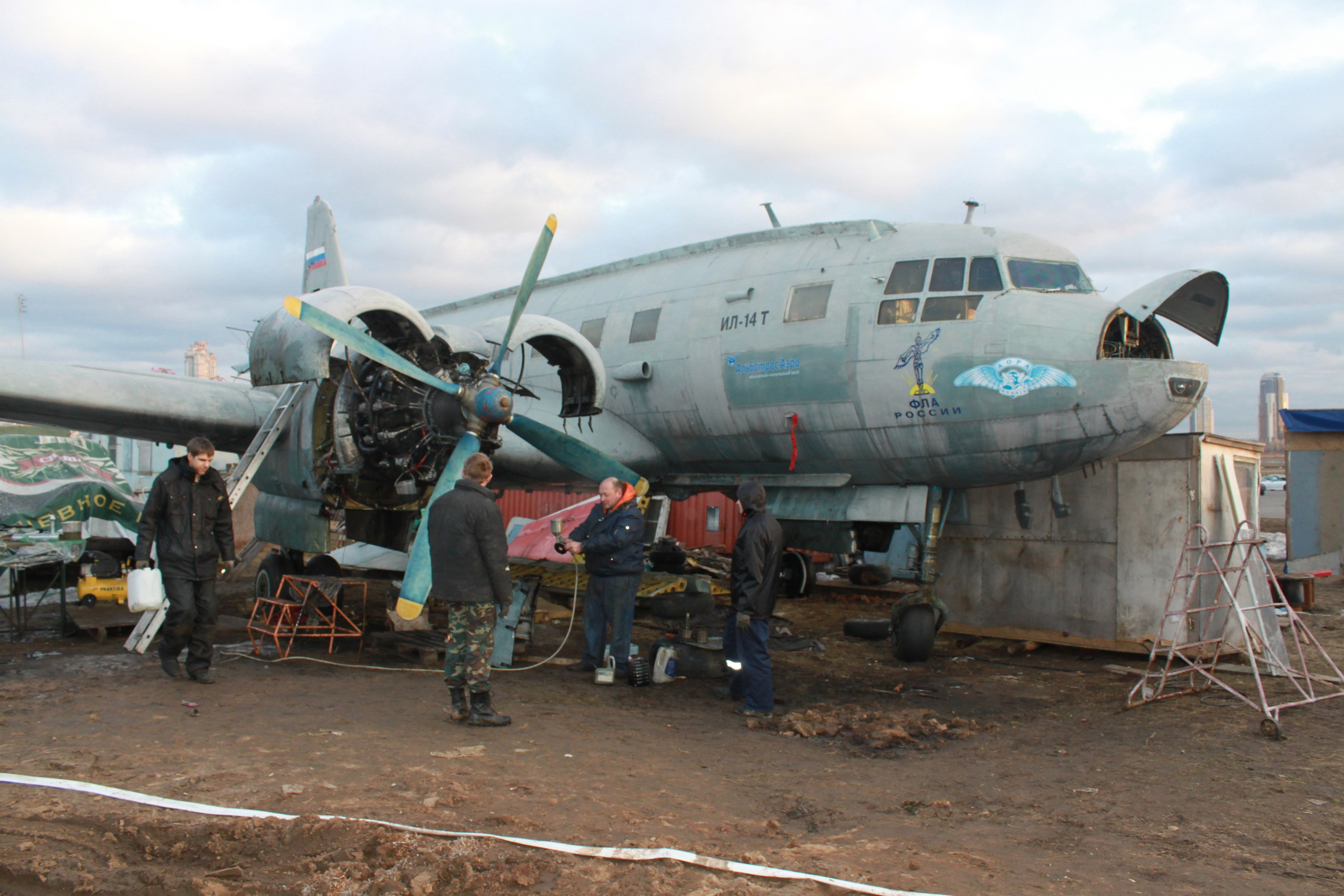 Ил-14Т «Голубая Мечта» работы в Тушино (2011 г.). Фотоальбом показывающий увлекательный мир авиации и мир медведей Андрея Иванова