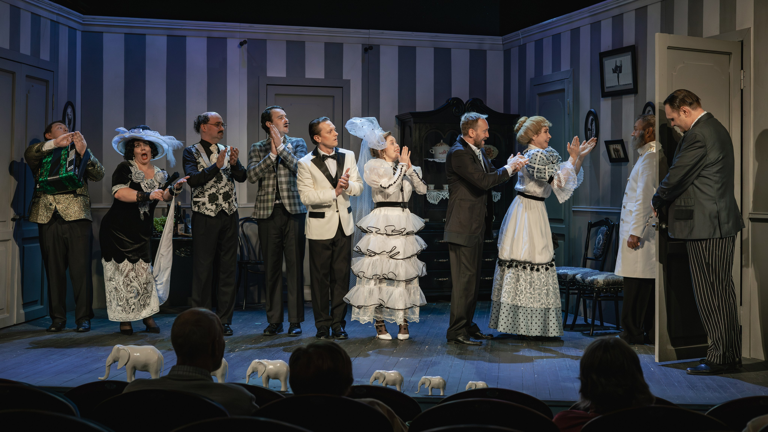 Театр Юного Зрителя «Две свадьбы». Фотограф Марк Файзулин