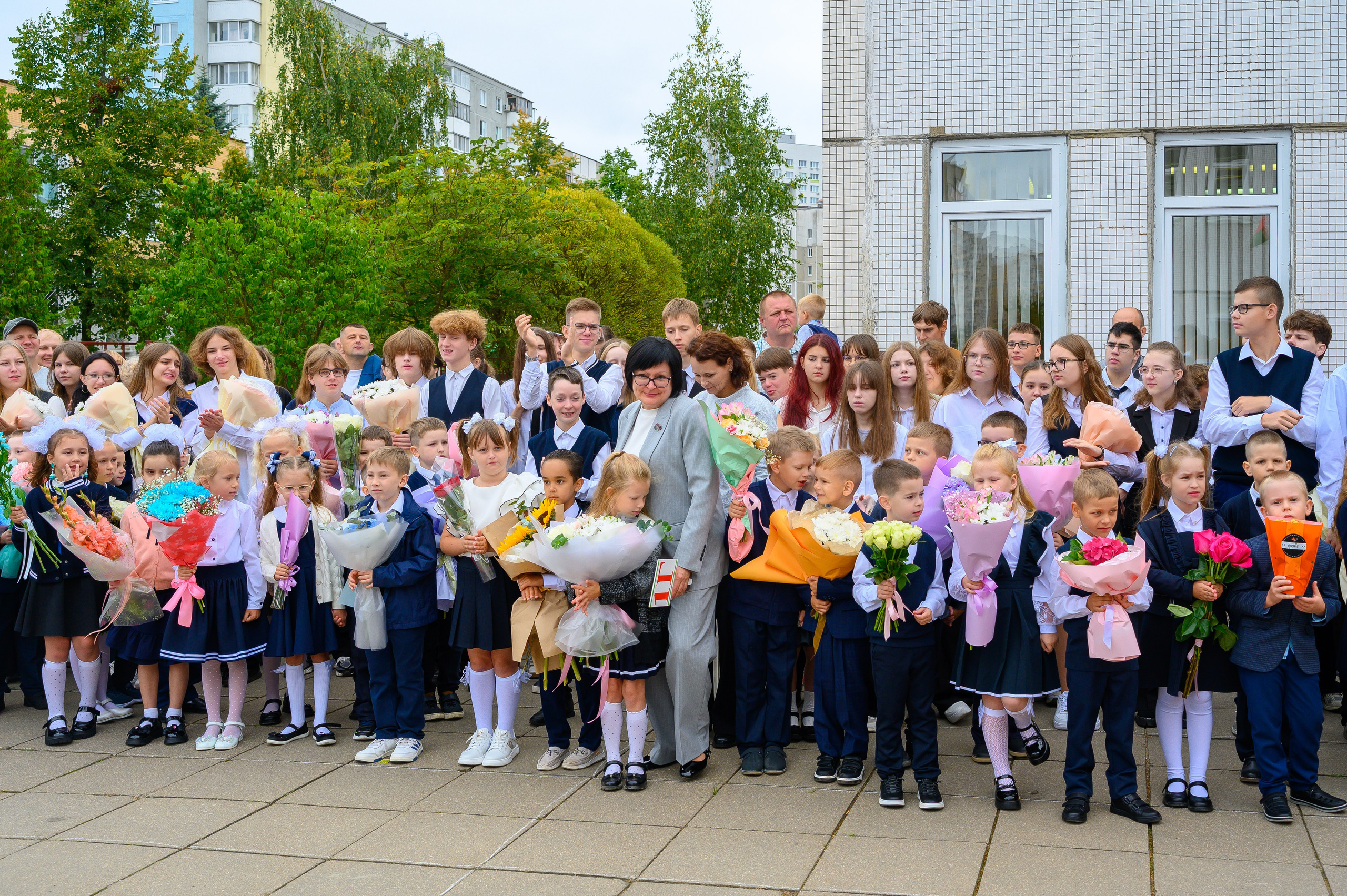 Вот звучит первый звонок, перед этим долгое приготовление к новому этапу в жизни, Яромир идет в школу. Фотоуслуги, услуги фотографа, фотографирование важных событий