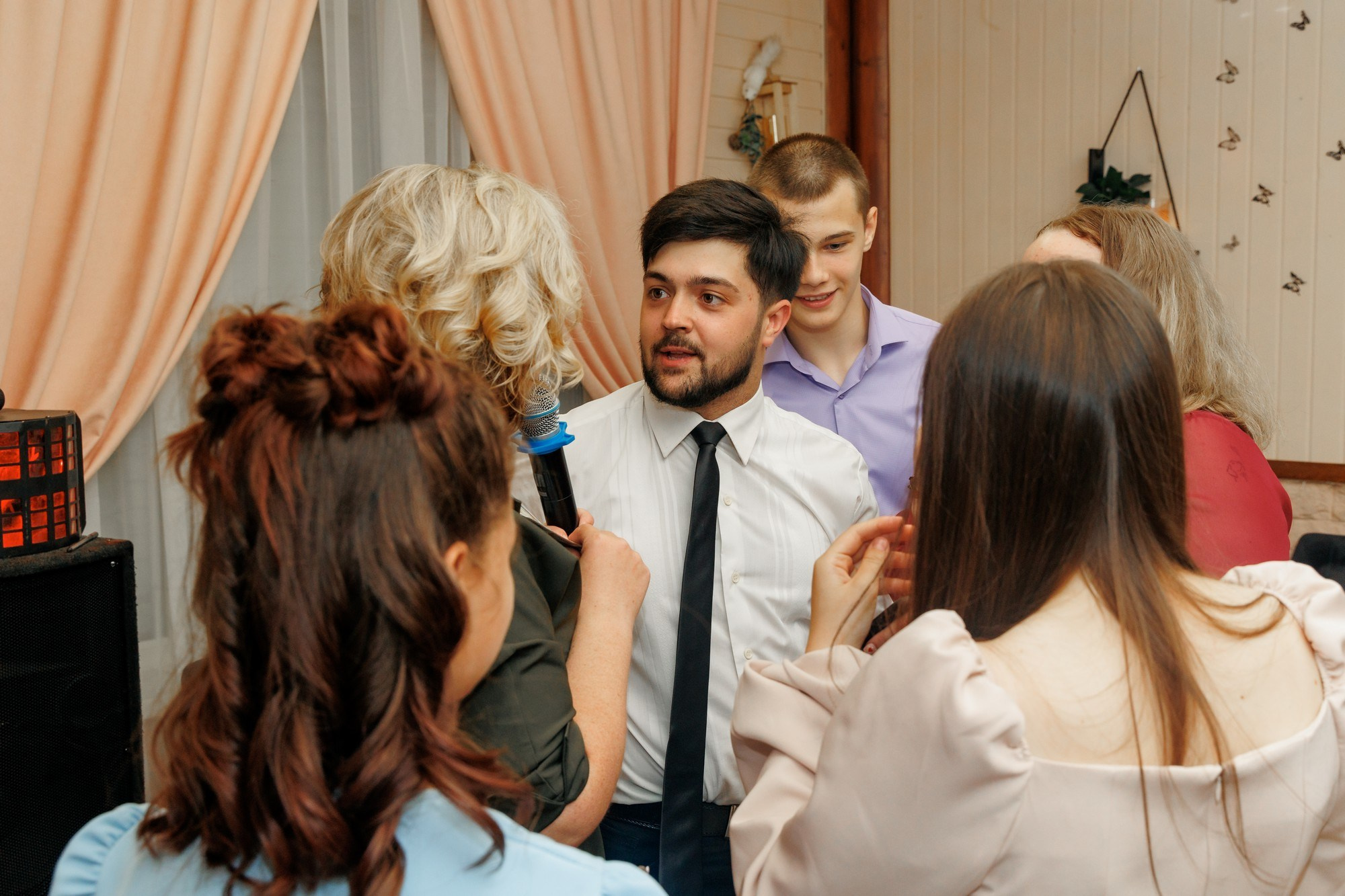 Илья и Виктория свадебный банкет в кафе. Свадебный и семейный фотограф в г. Волхов Алексей Кочерыжкин