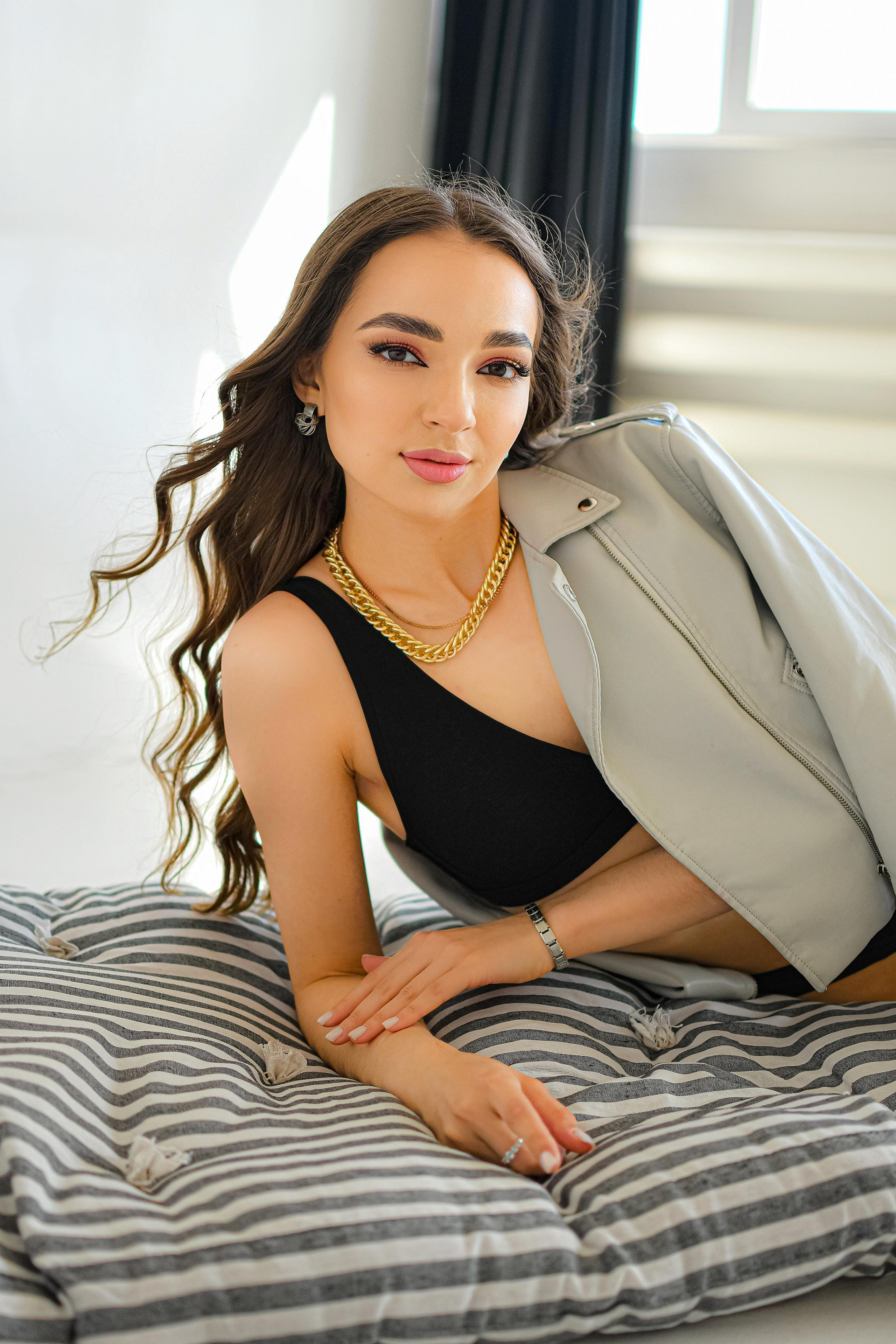 O L Y A. Photokarish