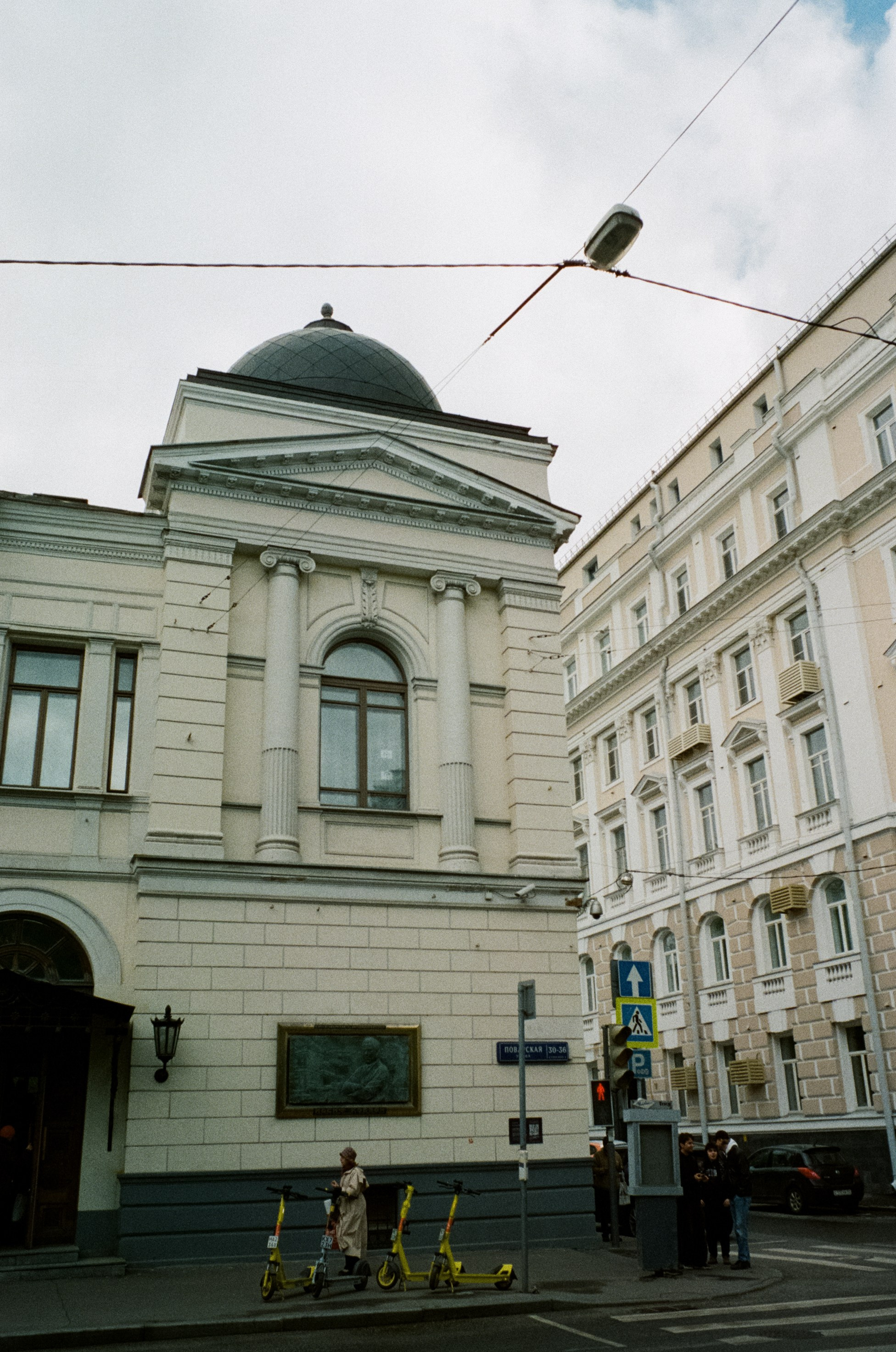 Ул. Поваровка и окрестности | Voigtlander BESSA-T — Voigtlander Ultron 28 mm f/2 | Kodak Ultramax 400 (просрочка) @ ISO 100