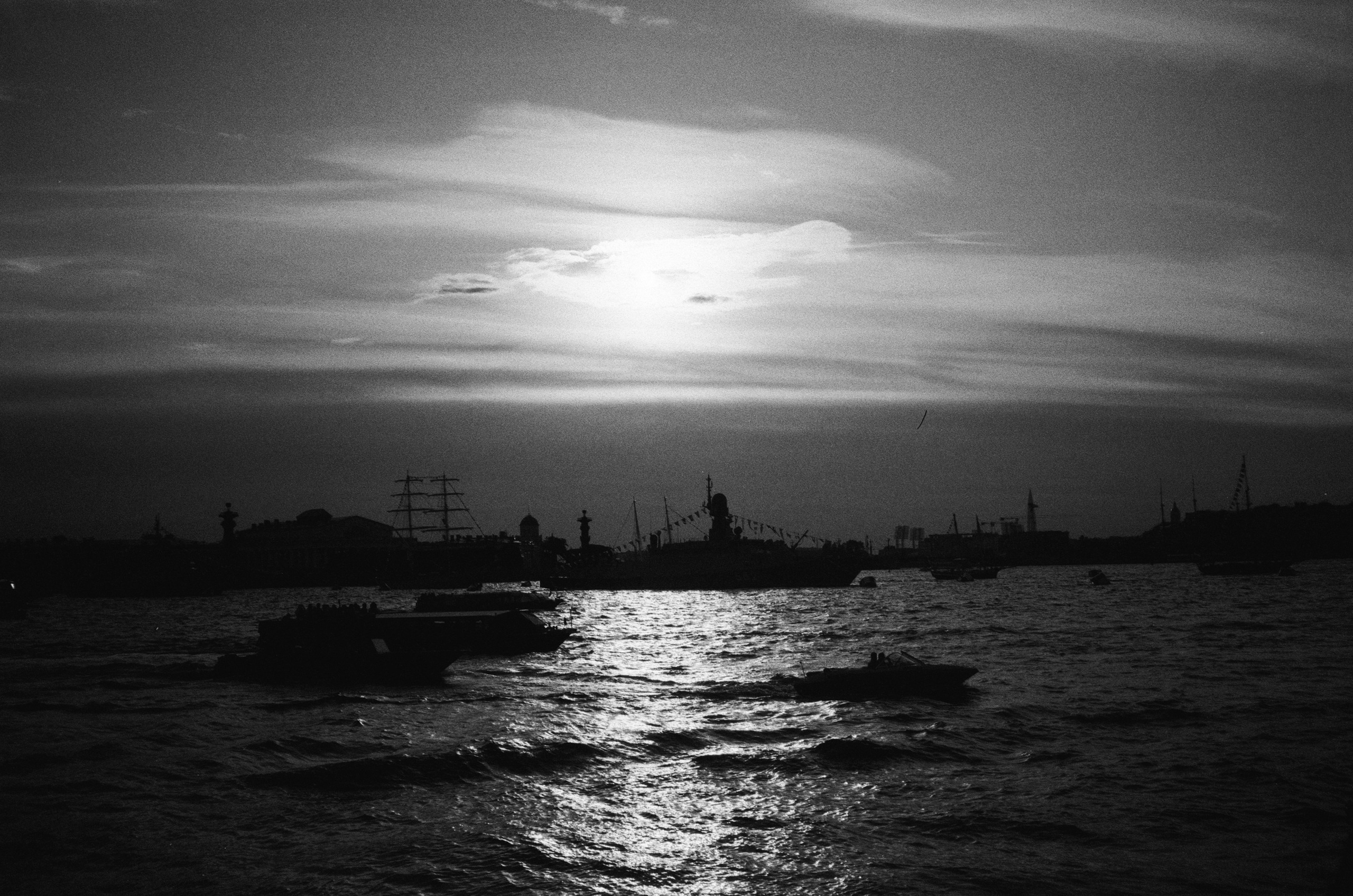 Санкт-Петербург, набережная, Исакиевский / Adox 100 / Revue 35CC