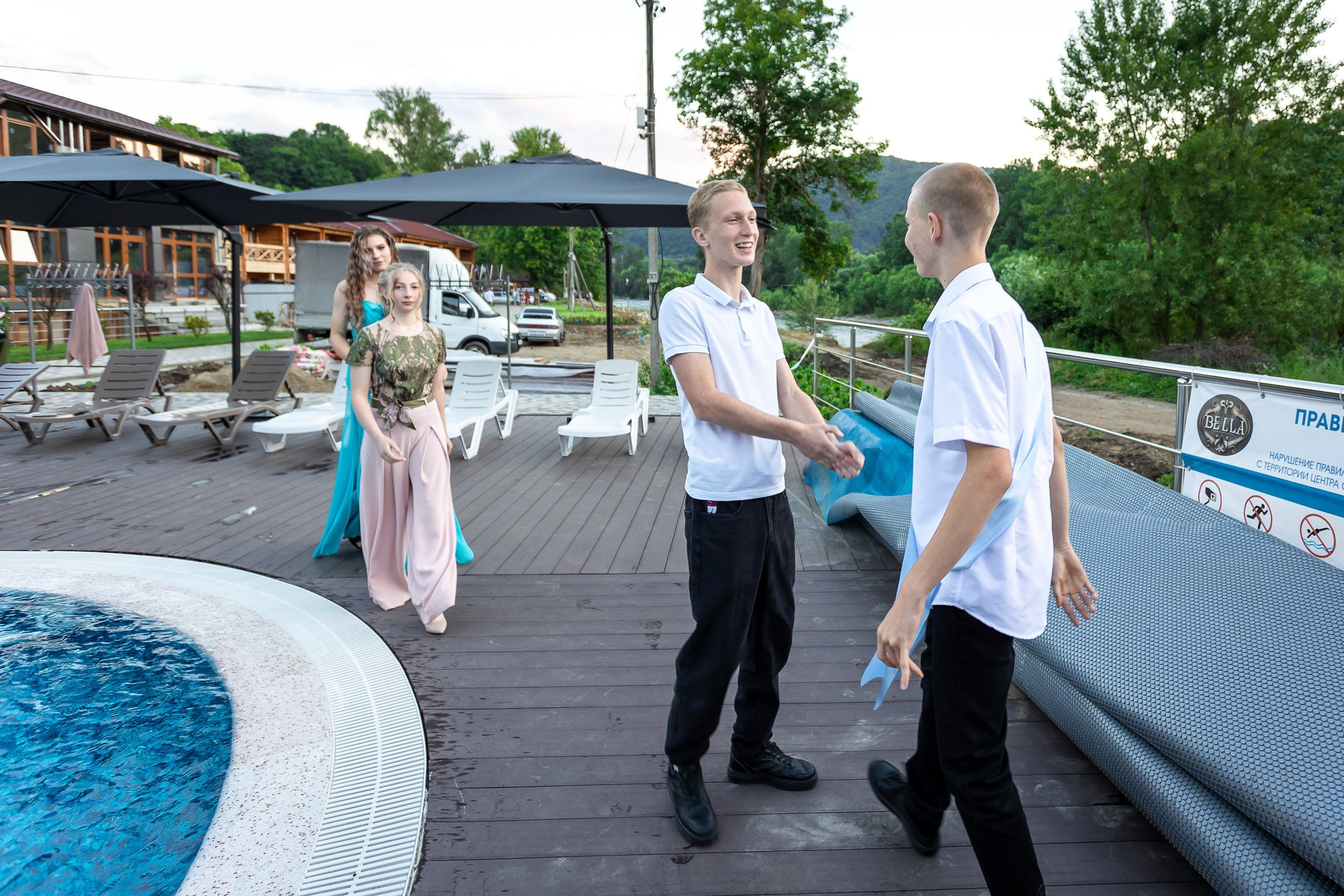 Вручение аттестата и выпускной вечер. Выпускные альбомы Майкоп, Краснодар Елена Золотарева