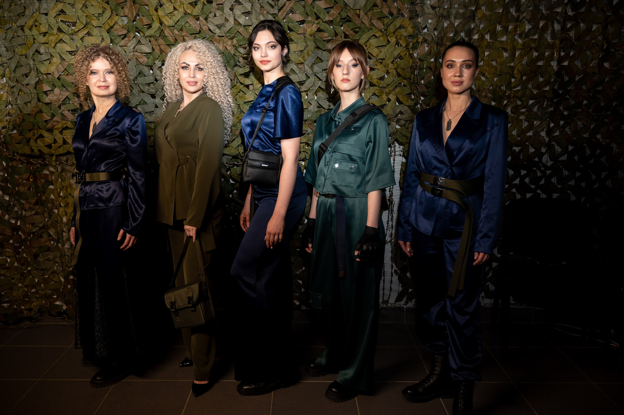 Закрытый показ милитари «Своя трансформация» дизайнера Юлии Бойченко | 24.04.2025. Фотограф в Омске Елизавета Кириллова