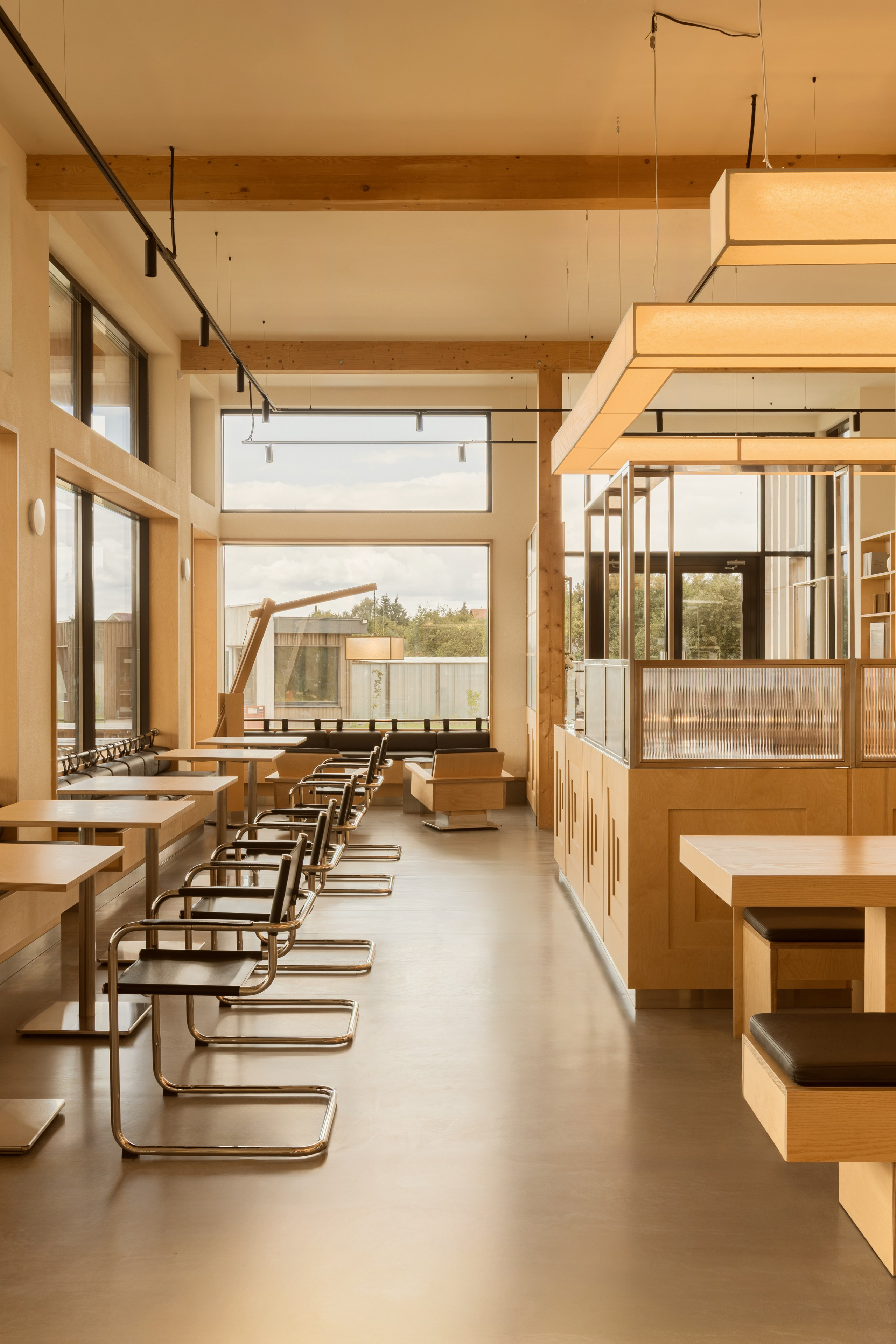 Модернистское кафе-пиццерия на природе: проект FruitDesign с акцентом на созерцание. Интерьерный фотограф в Нижнем Новгороде и Москве Владимир Гудков