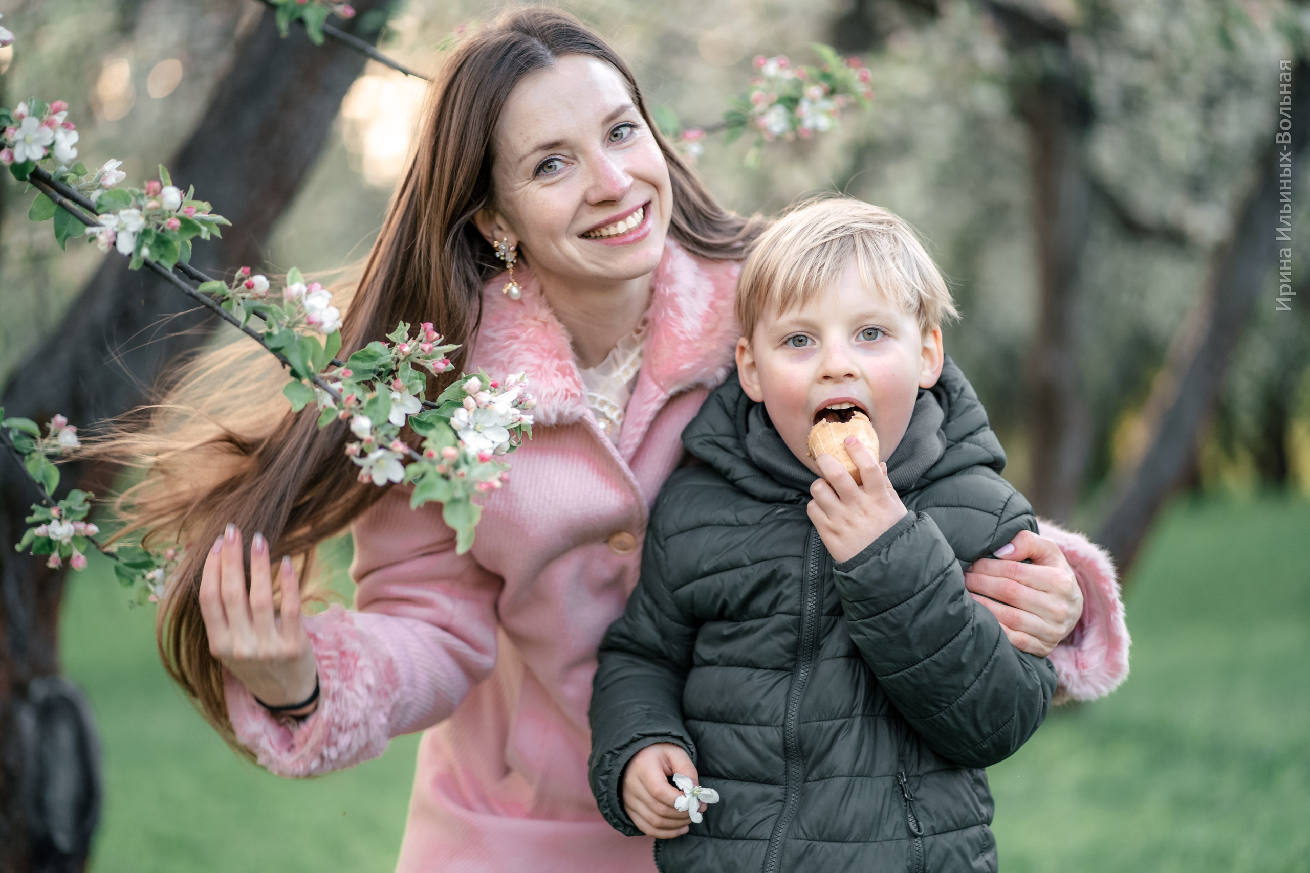 Прогулка с цветущем саду. Семейный и детский фотограф Ирина Ильиных-Вольная в Москве и не только