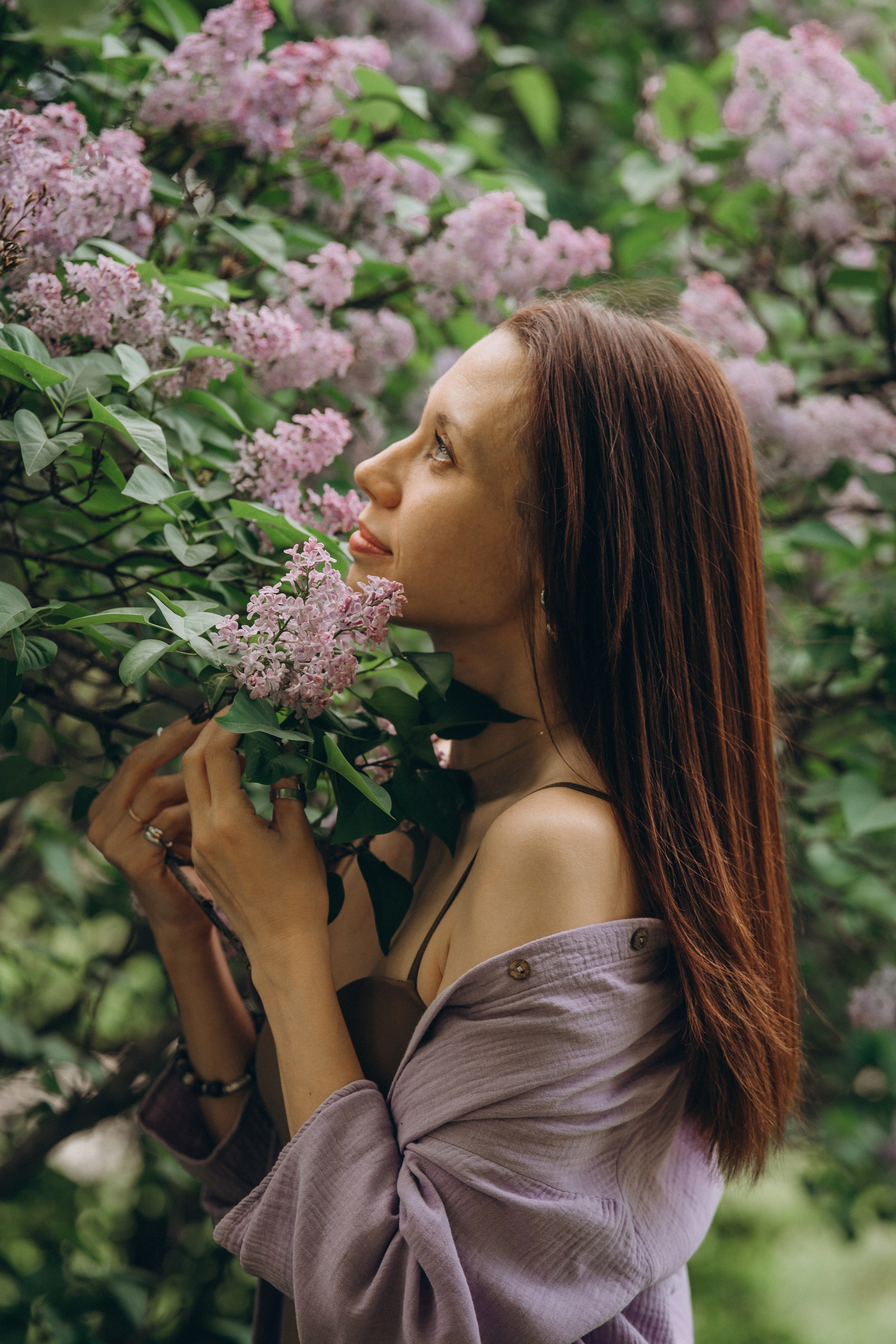 Вика и сирень. Фотограф Людмила Белова
