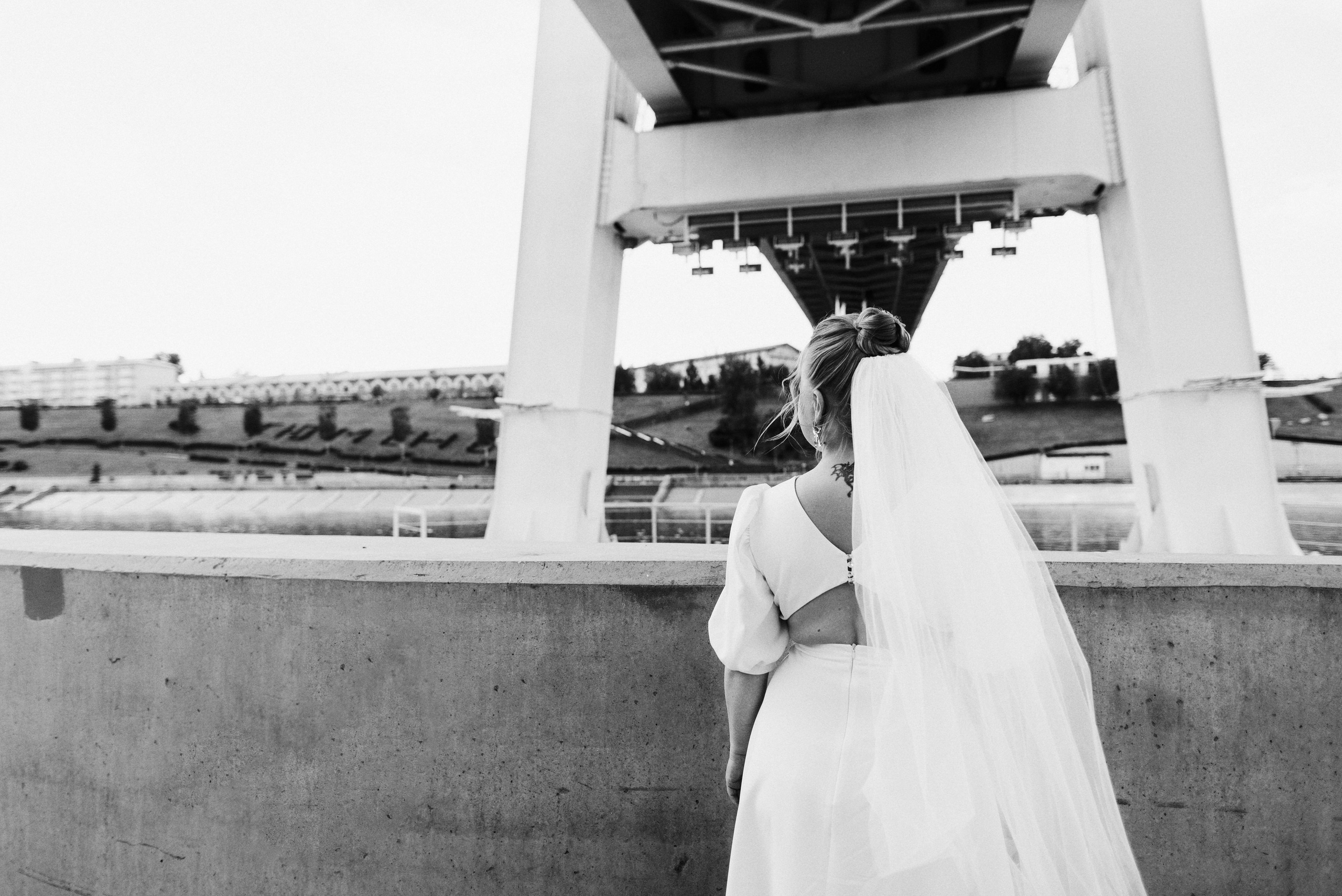 Свадебная фотосессия тюмень мост влюбленных. Фотограф Дарья Мустафина, Тюмень