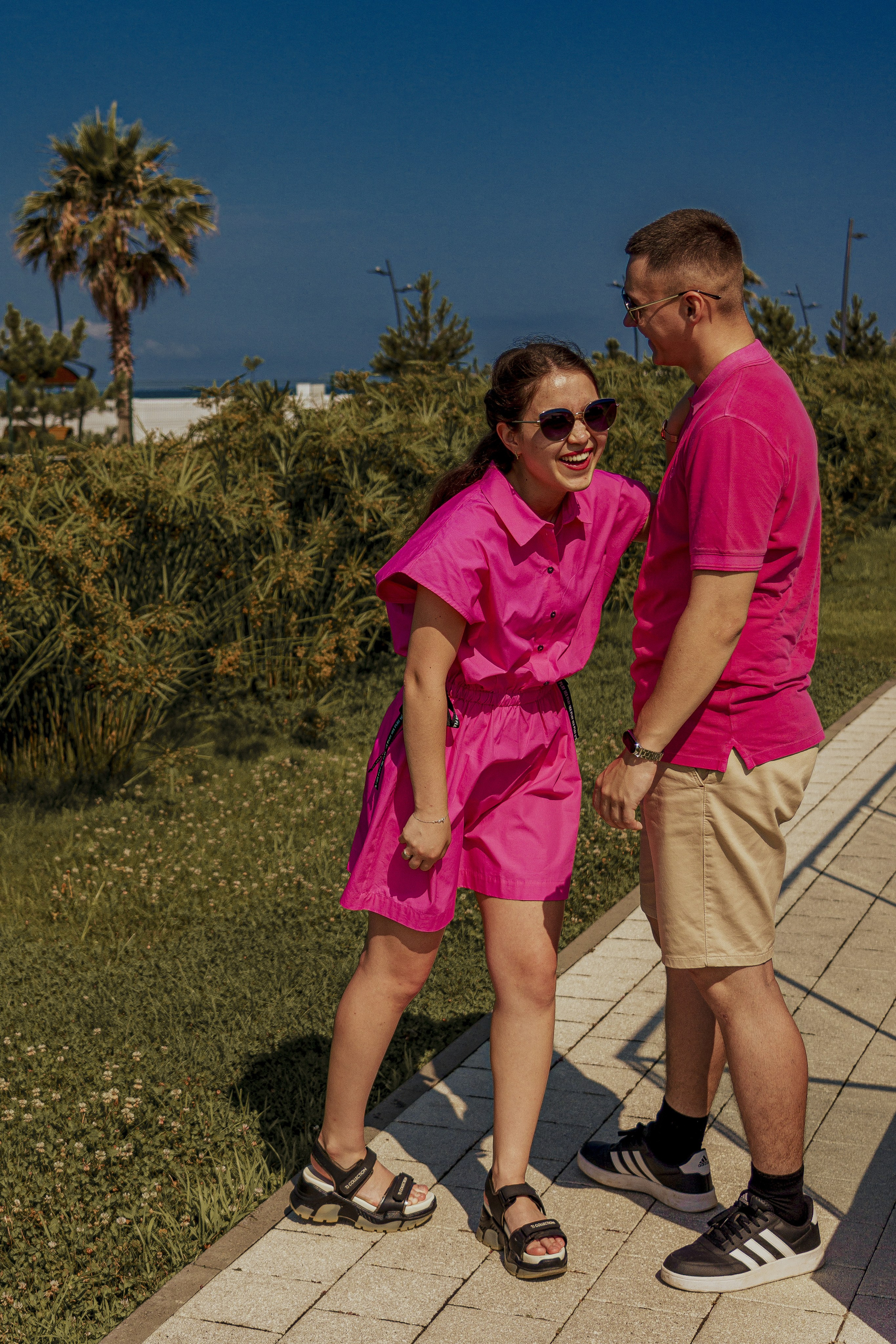 Счастливые молодые люди 