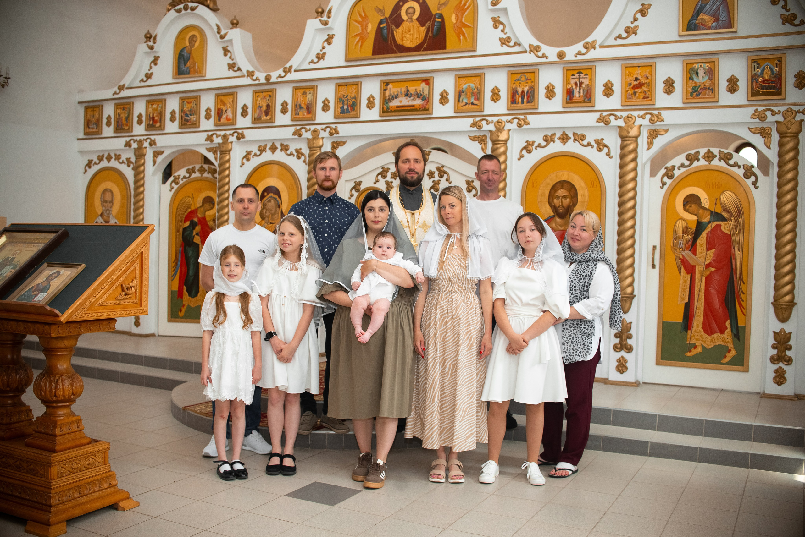 Крещении Мии в хр.Ксении Петербургской. Семейный фотограф на выписку из роддома и крещение Минск Настя Гришук