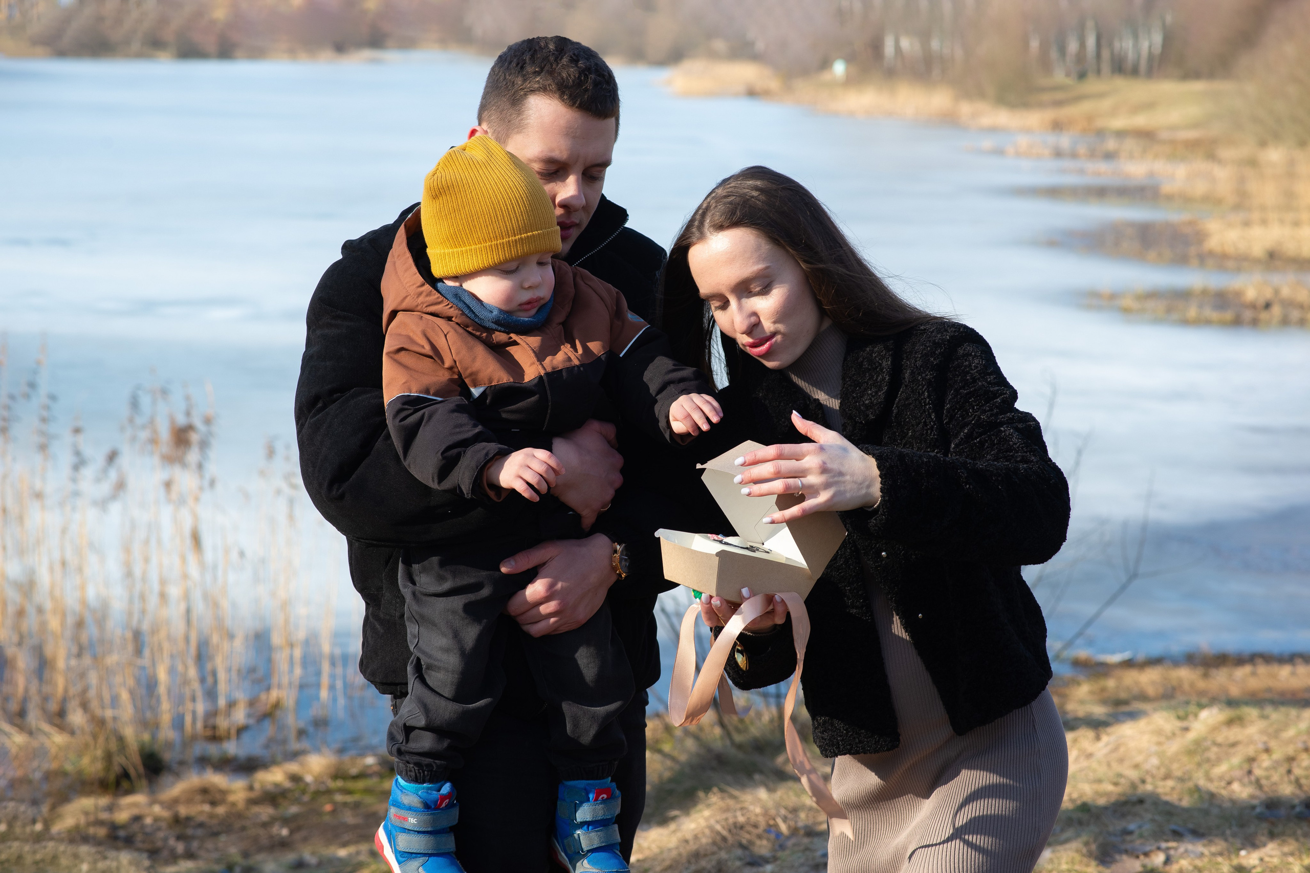 Екатерина, Артем и Родион. Семейный фотограф на выписку из роддома и крещение Минск Настя Гришук