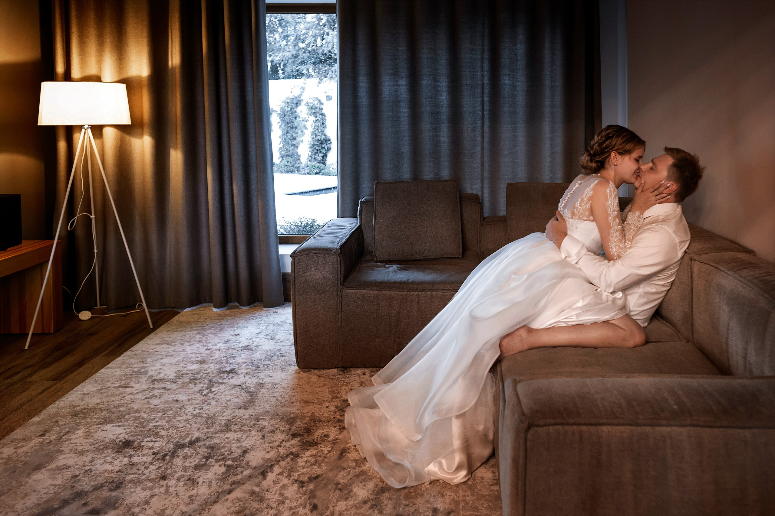 Совместные сборы жениха и невесты - свадебный фотосессии