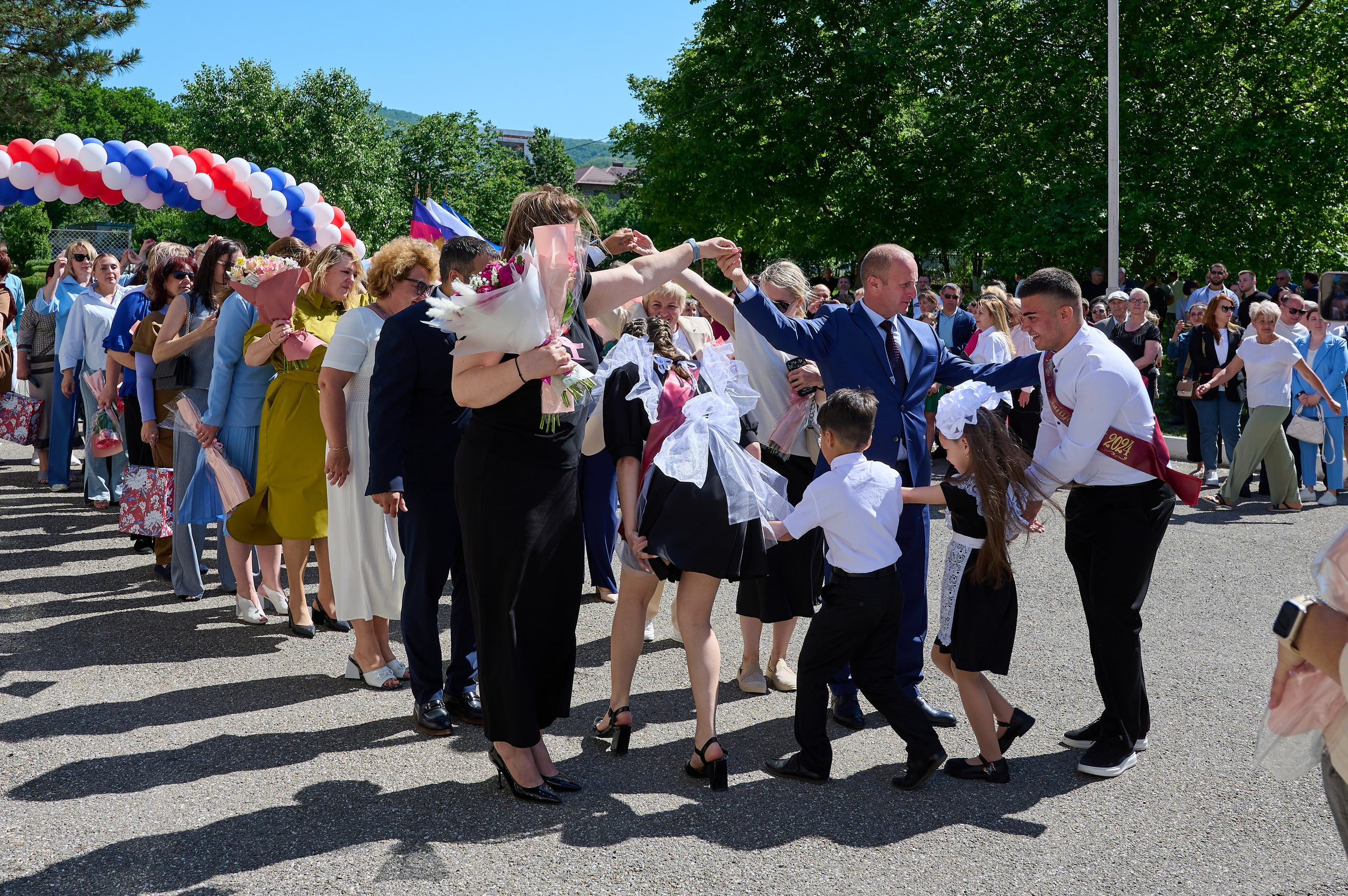 Последний звонок. Жизнь курорта Кабардинка в фотографиях