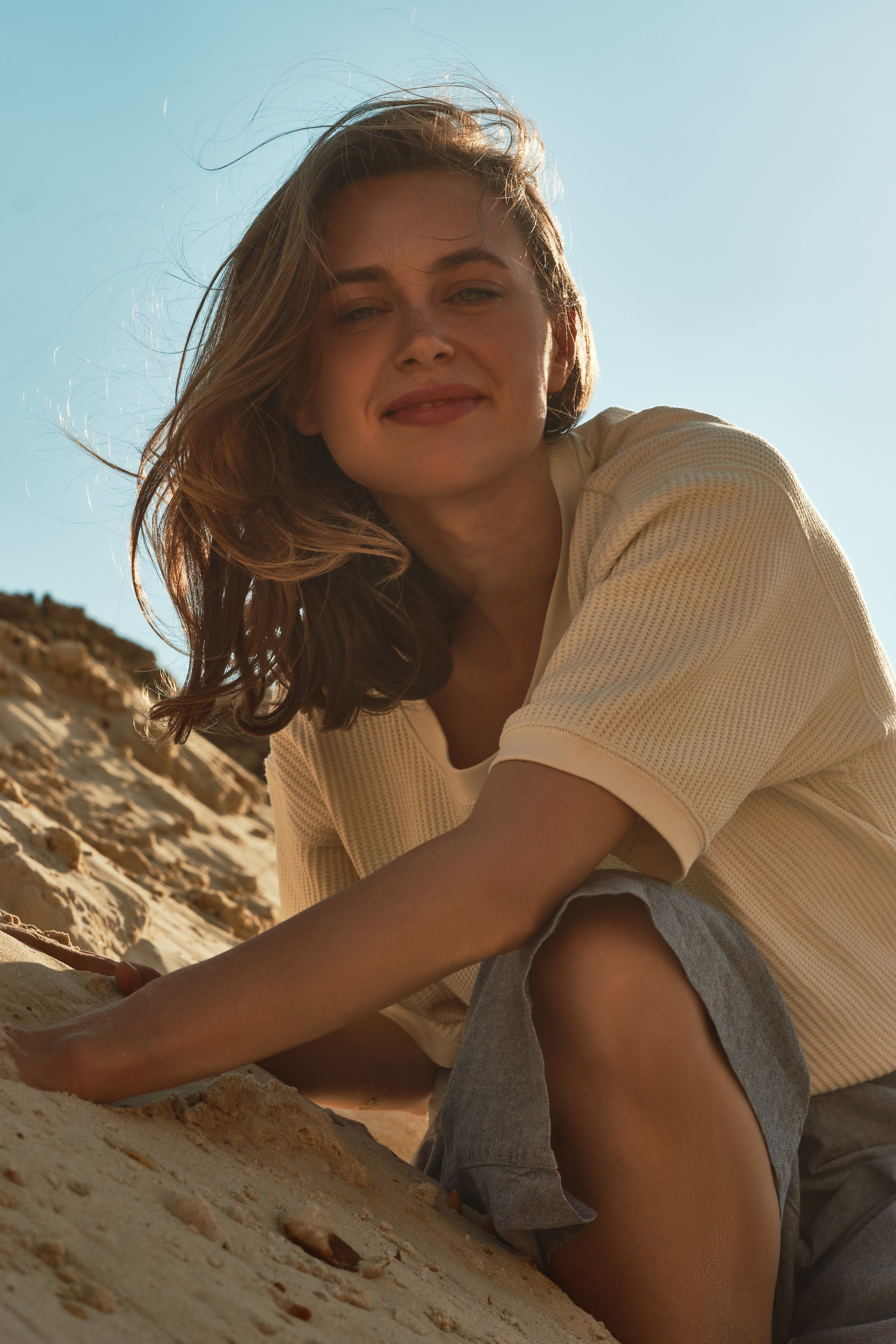 Светлана в пустыне (на пляже). Фотограф Максим Ерёмин