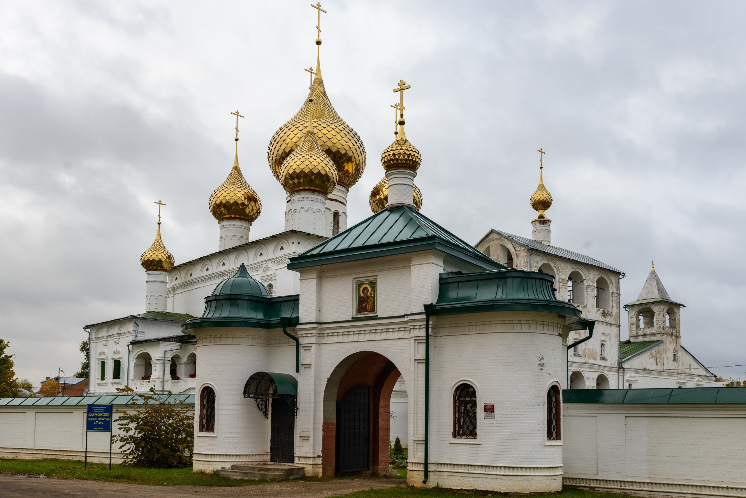Воскресенский мужской монастырь в Угличе