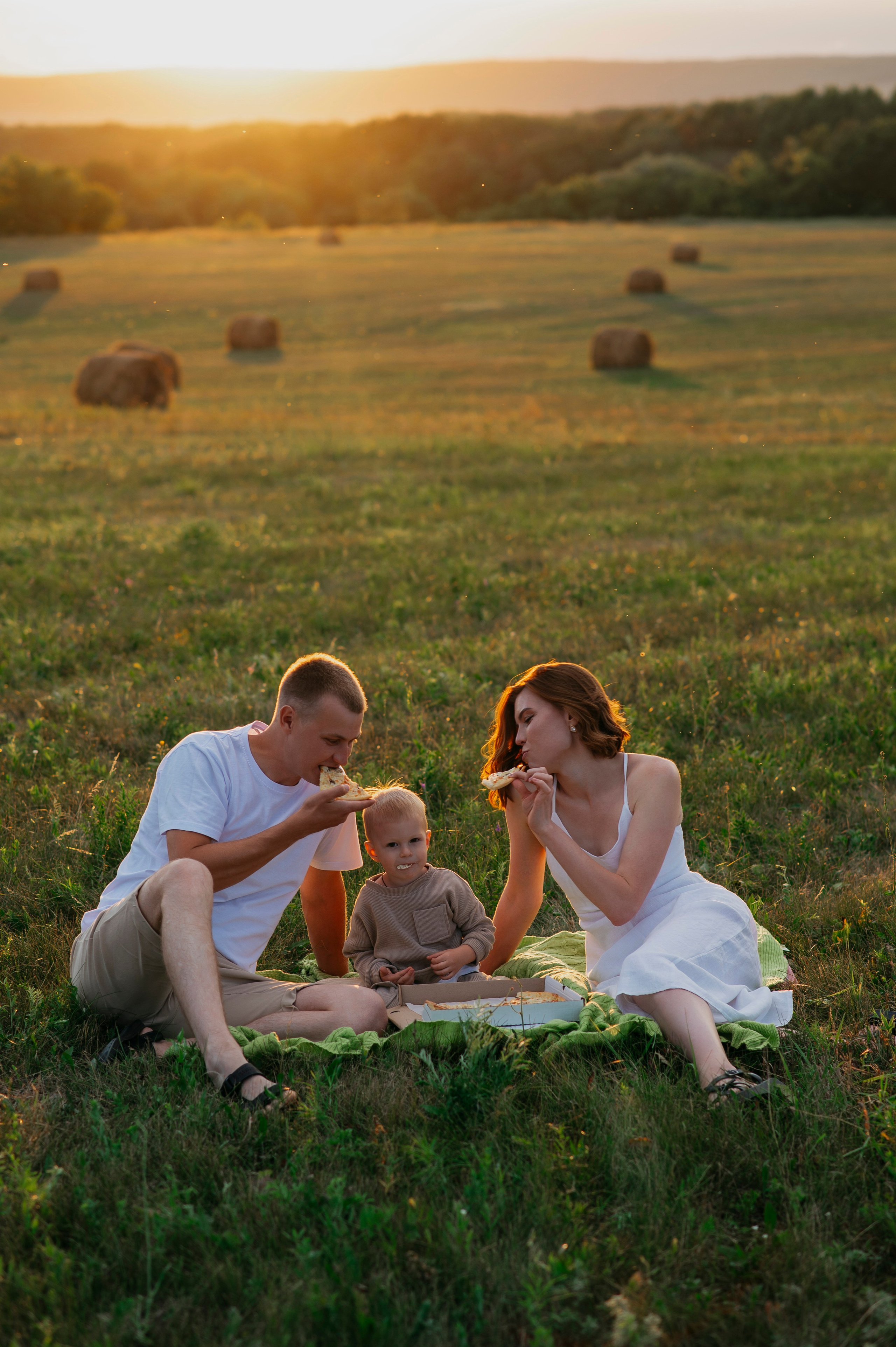 Семейная прогулка на закте. Фотограф Дарья Семина