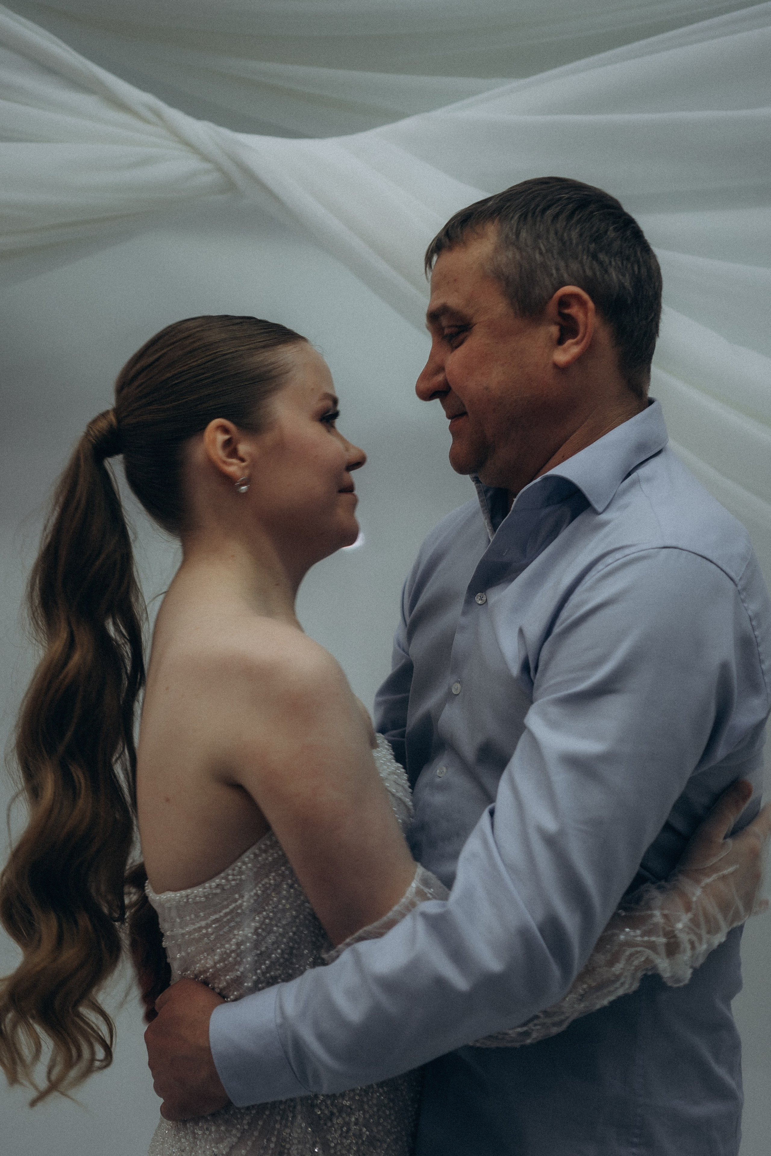 ТАНЕЦ С ПАПОЙ СВАДЕБНМ БАНКЕТЕ (СНЯТО В СИБИРЕ В НИЖНЕВАРТОВСКЕ). Профессиональный фотограф, Санкт-Петербург — Виктория Богомолова