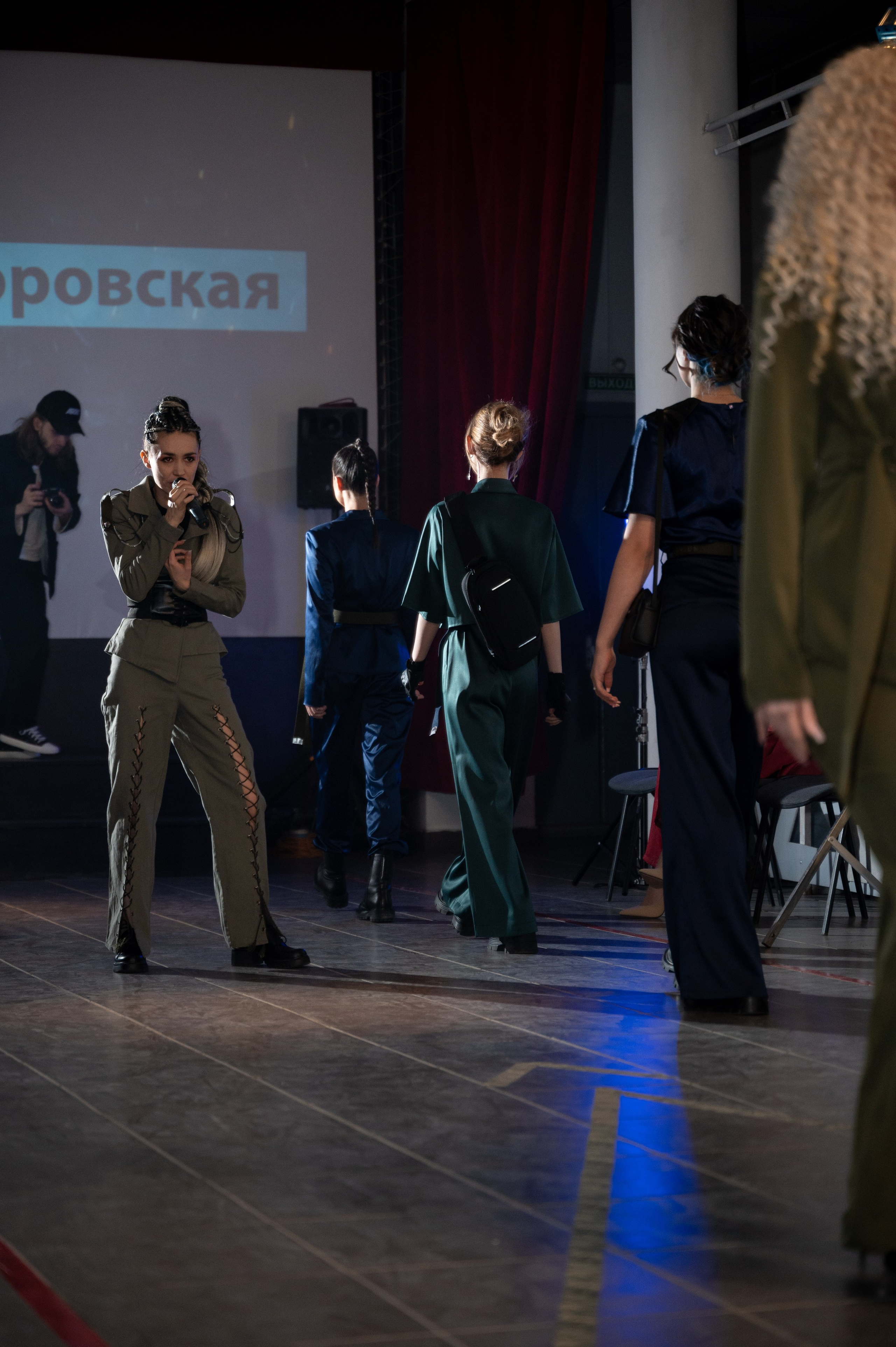 Закрытый показ милитари «Своя трансформация» дизайнера Юлии Бойченко | 24.04.2025. Фотограф в Омске Елизавета Кириллова