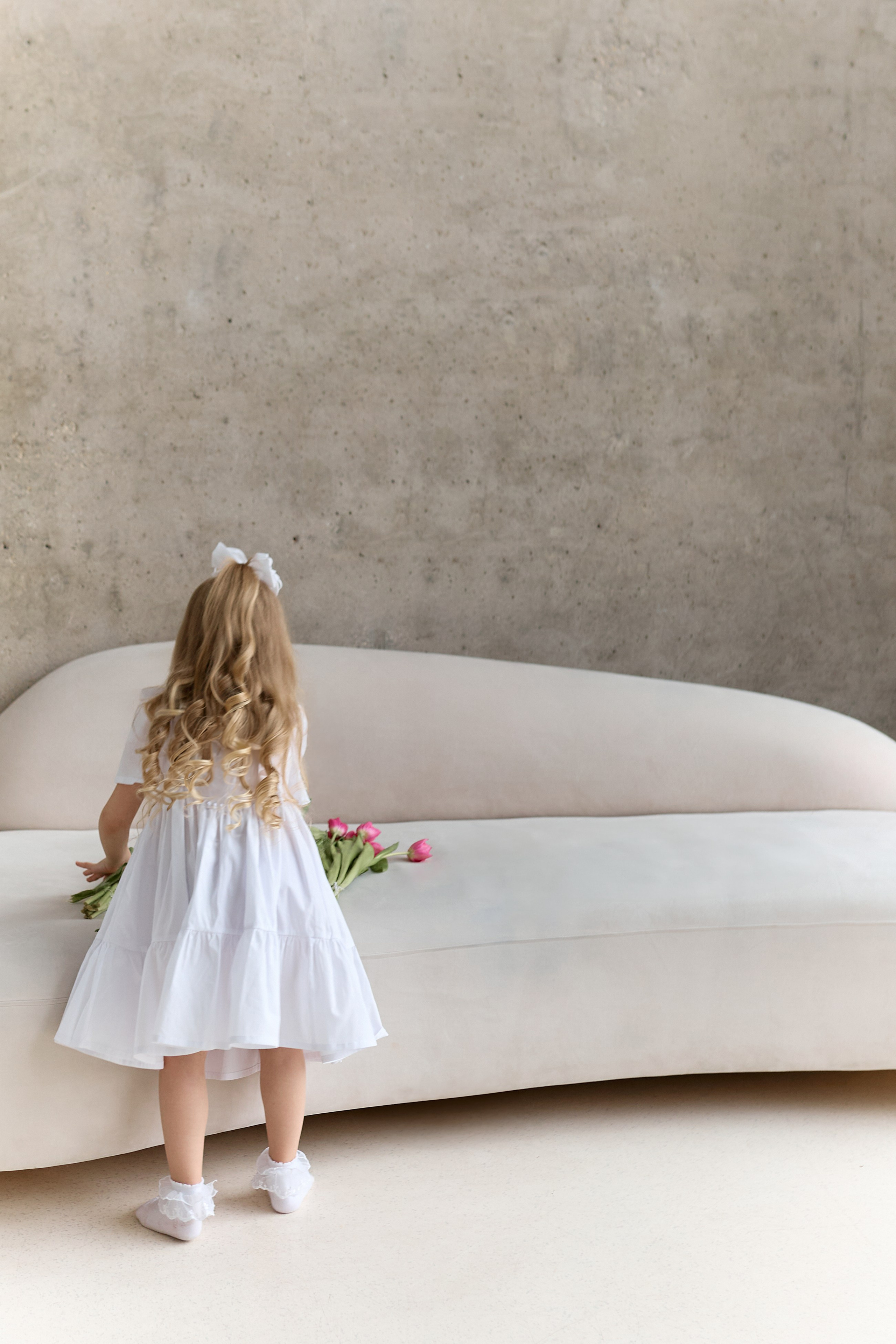 Семейная съемка в фотостудии. Сестры Карабаза. Фотографы и ретушеры в Москве и Санкт-Петербурге