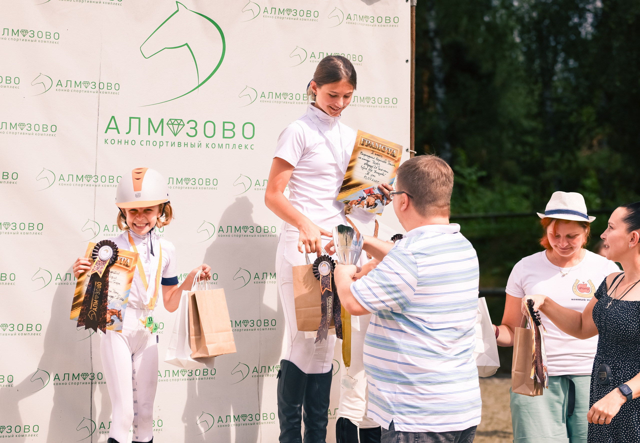 Соревнования по конному спорту. Фотограф репортажей и стритфотосессий в Москве Людмила Смирнова