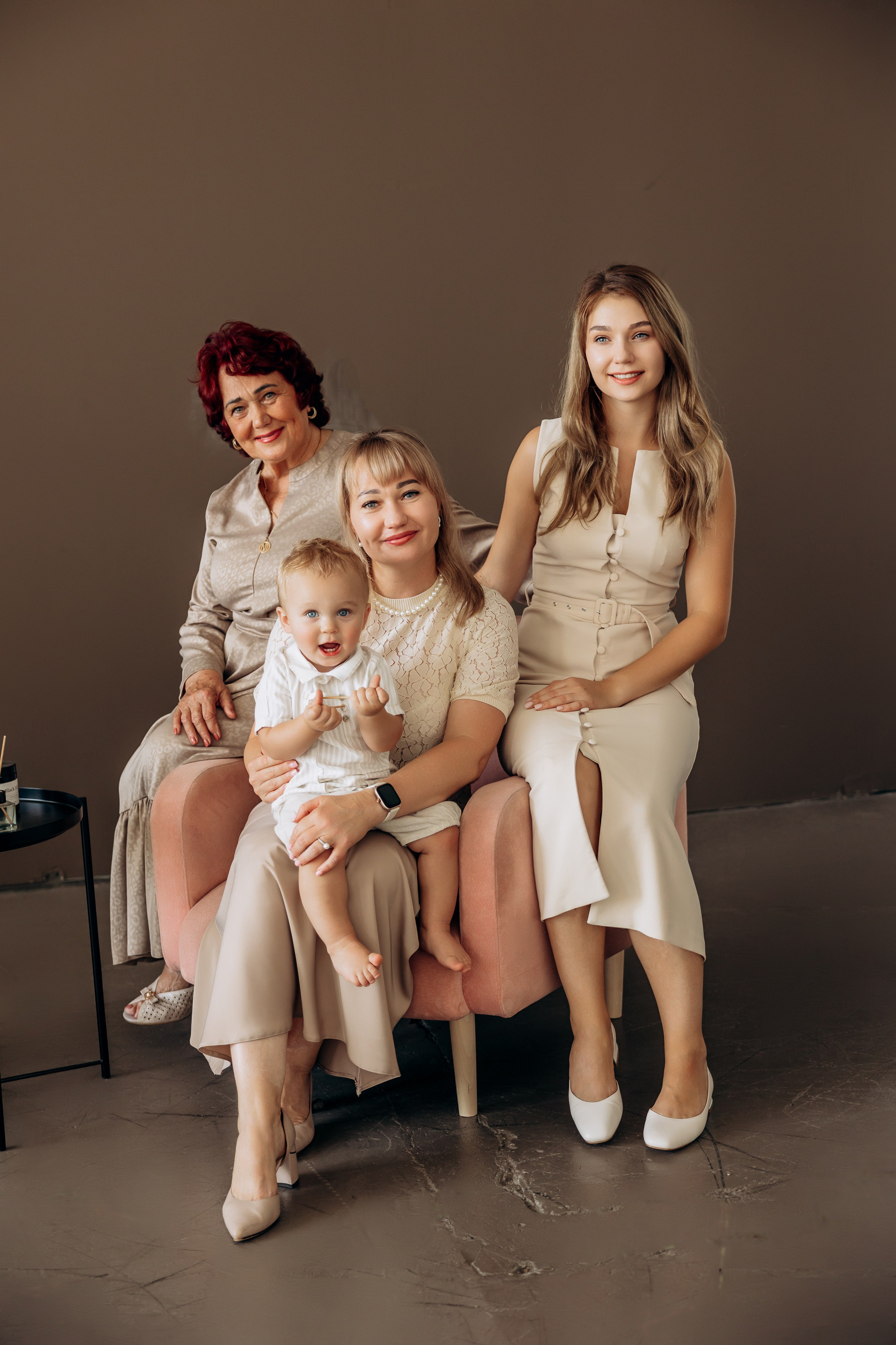 Анастасия и семья. Фотостудия Нюд. Фотограф в Калининграде свадебная фотография, репортажная, фотосессии