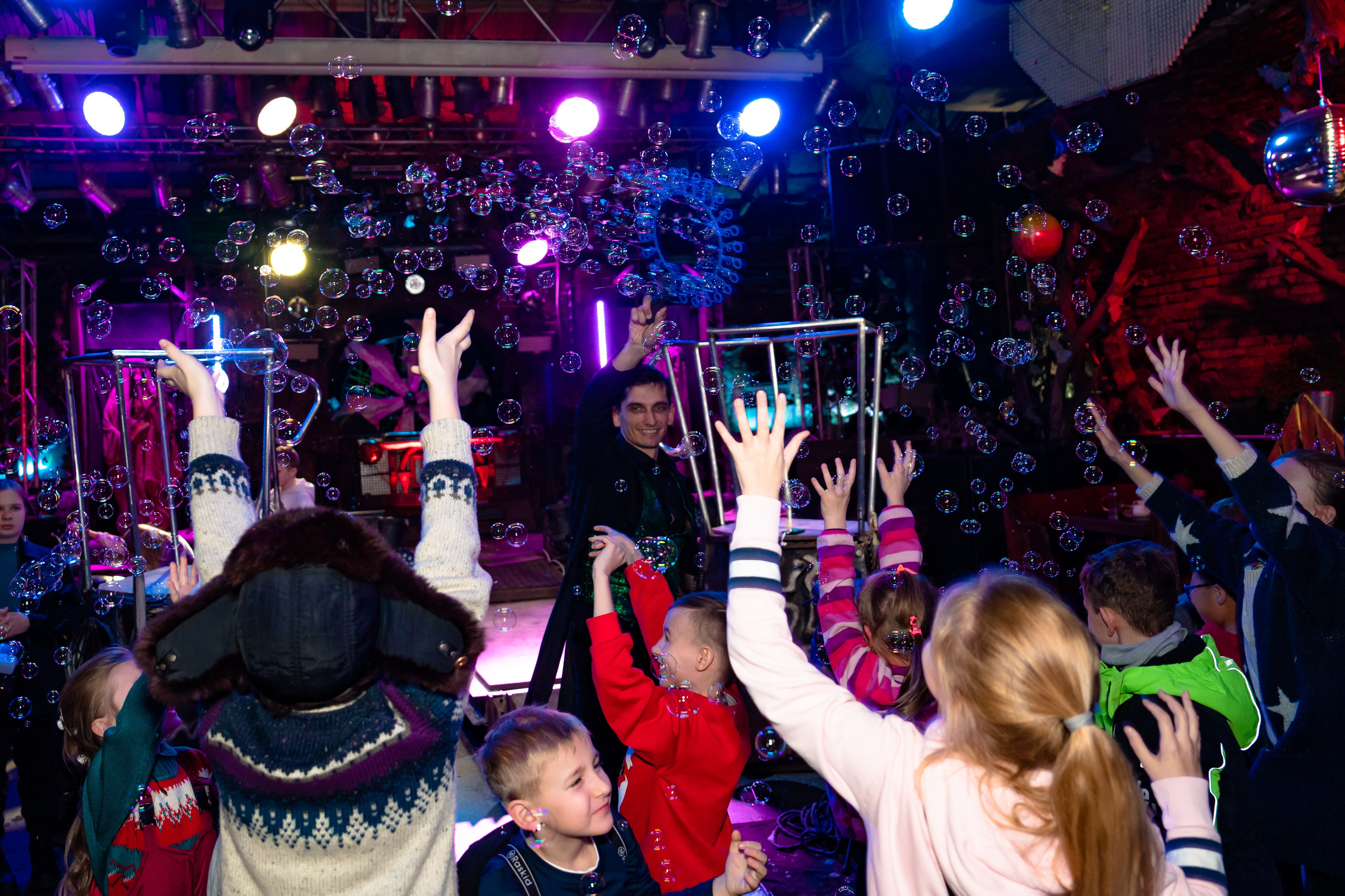 Новогодняя сказка в Байк Центре «Ночные Волки». Крамер Юлиана детский и семейный фотограф