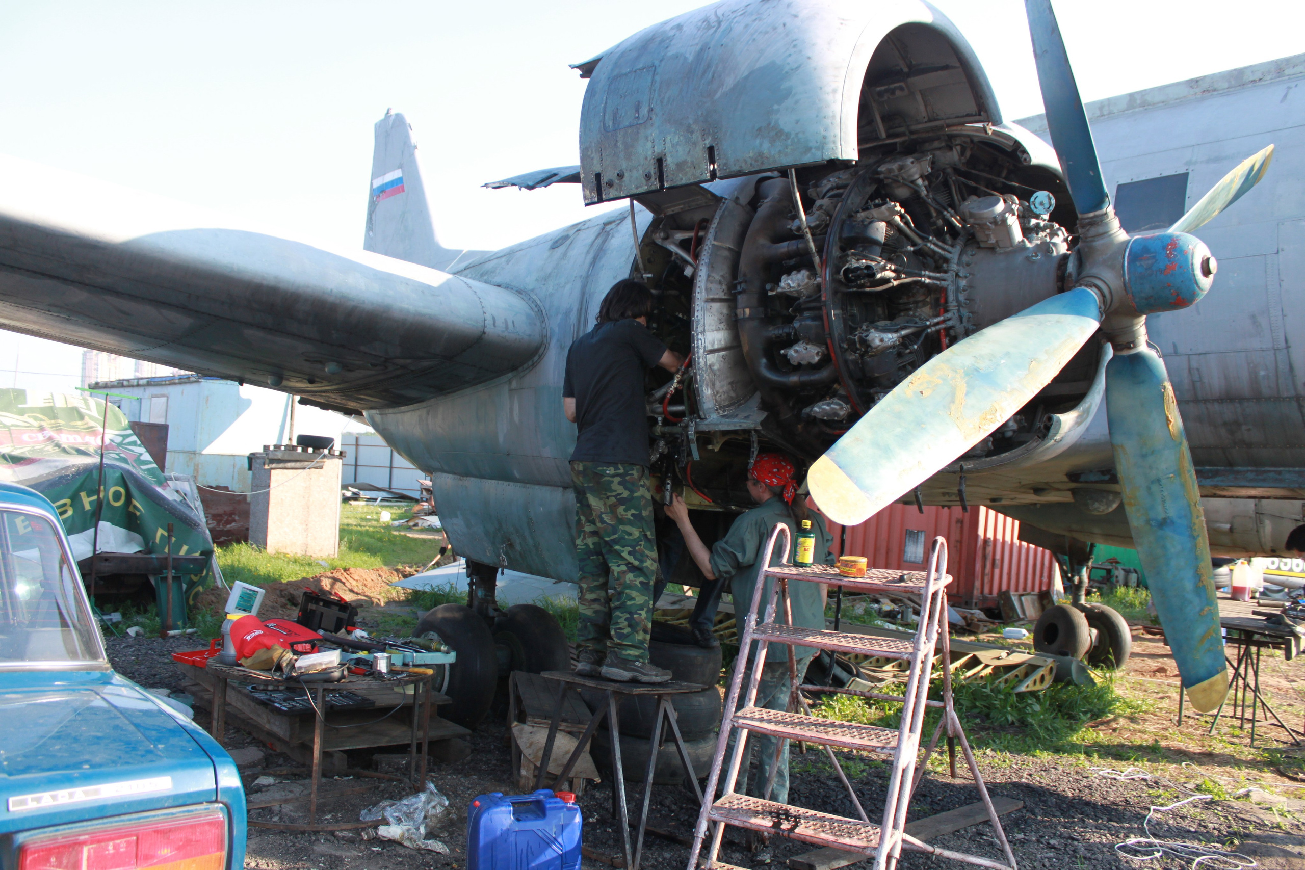 Ил-14Т «Голубая Мечта» работы в Тушино (2011 г.). Фотоальбом показывающий увлекательный мир авиации и мир медведей Андрея Иванова