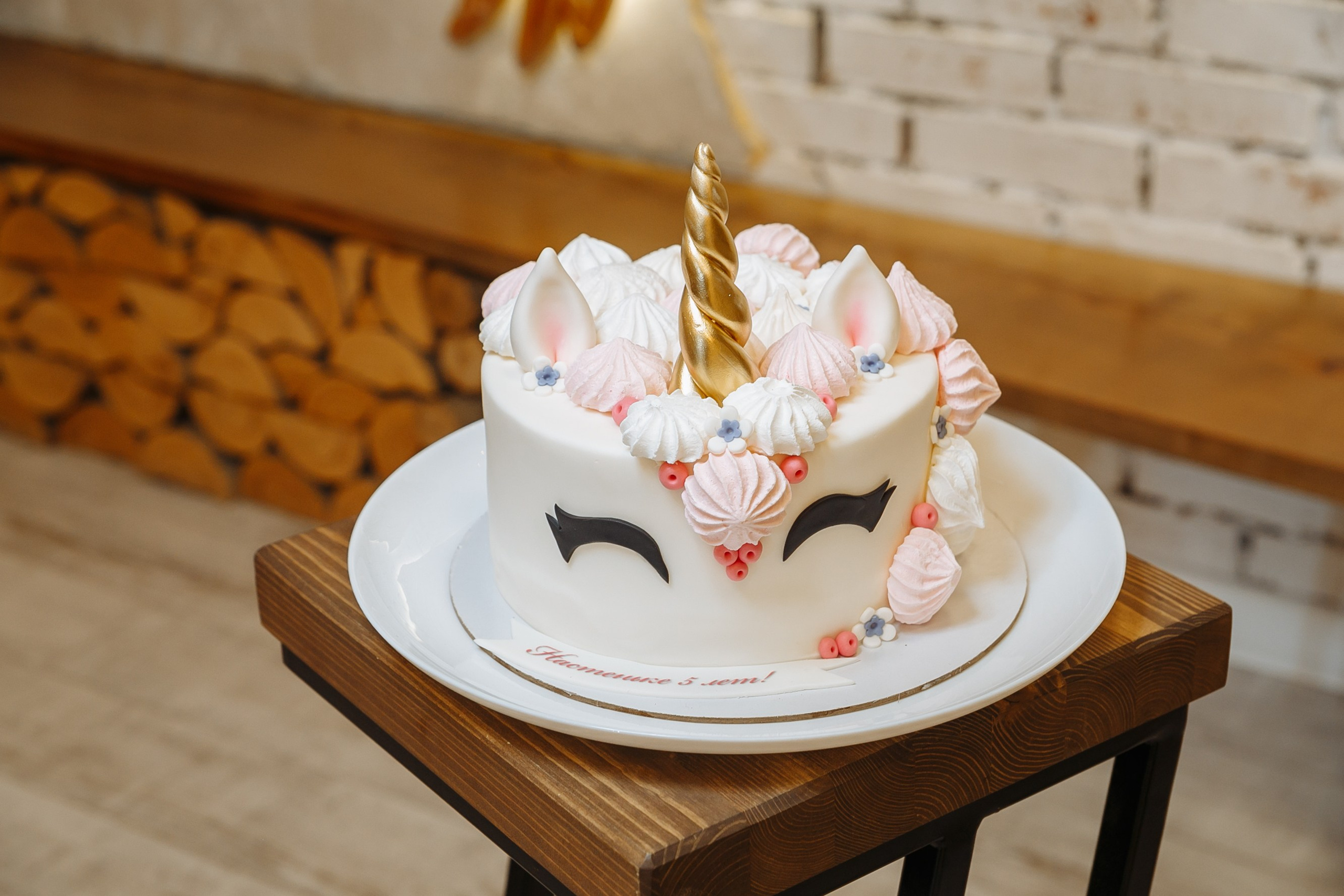 Насте 5 лет, дети играют в Ангел лофт. Событийный фотограф Максим Бескоровайновнов