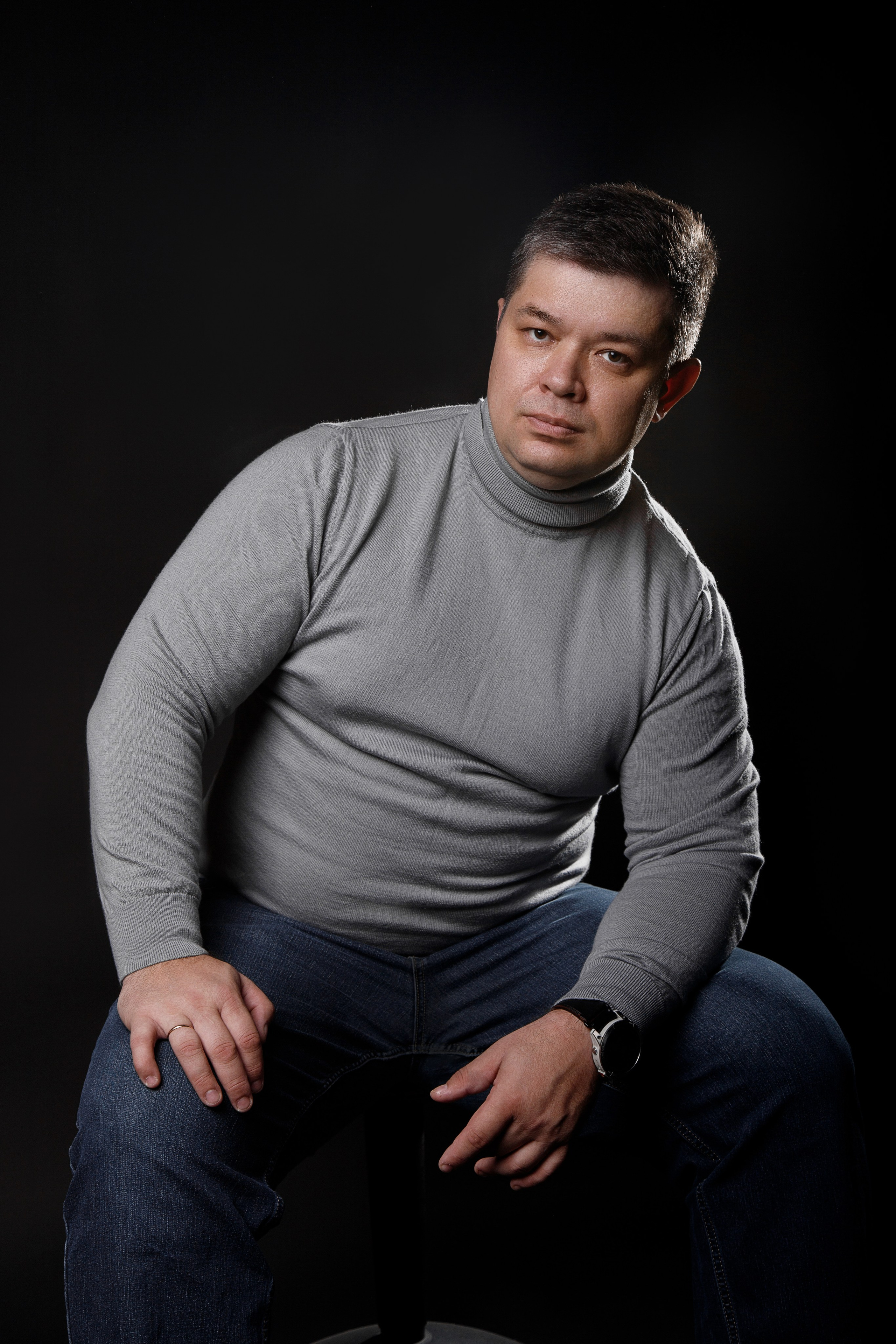 Мужская фотосессия в Новосибирске: запечатлею силу, харизму и стиль делового мужчины. Фотограф Ольга Баранова