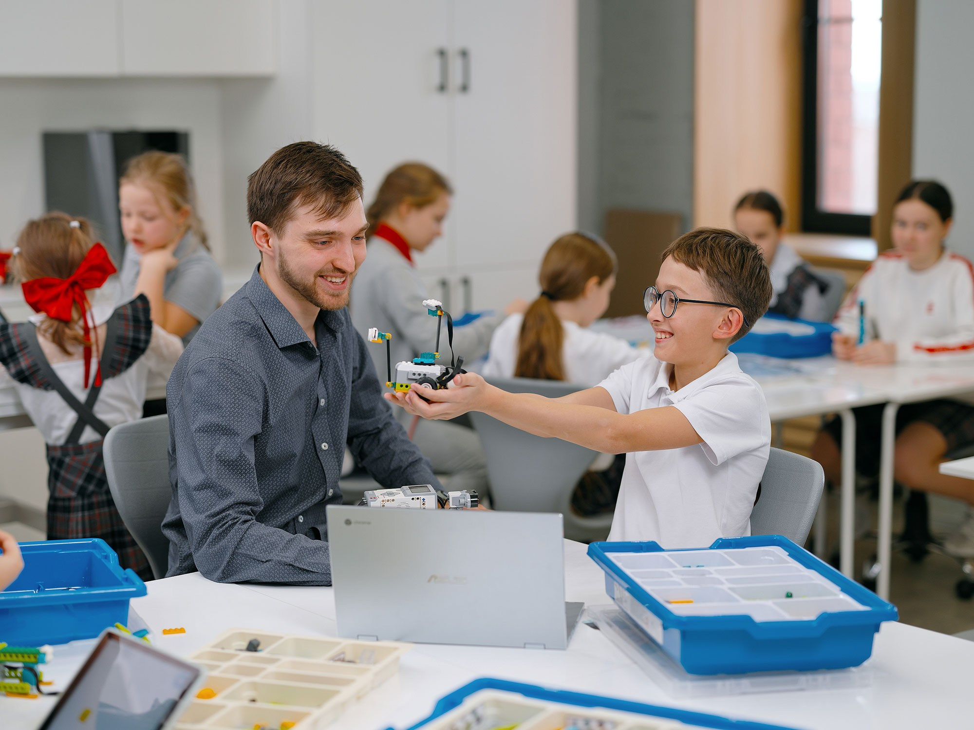 Кембриджская Международная Школа Бала-Сити, Казань. Oleg Samoilov is a documentary photographer for brands that value an honest story