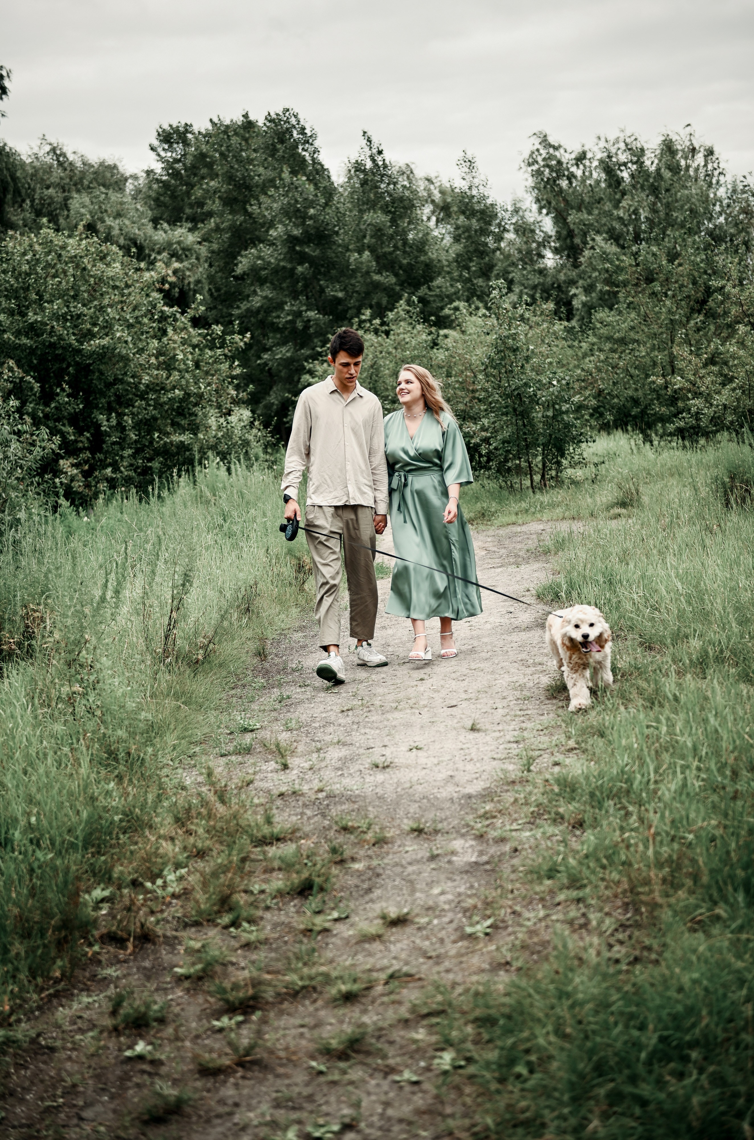 Love story прогулка вместе с песиком))). Свадебный, семейный, детский, контент фотограф в Омске Максим Ильин