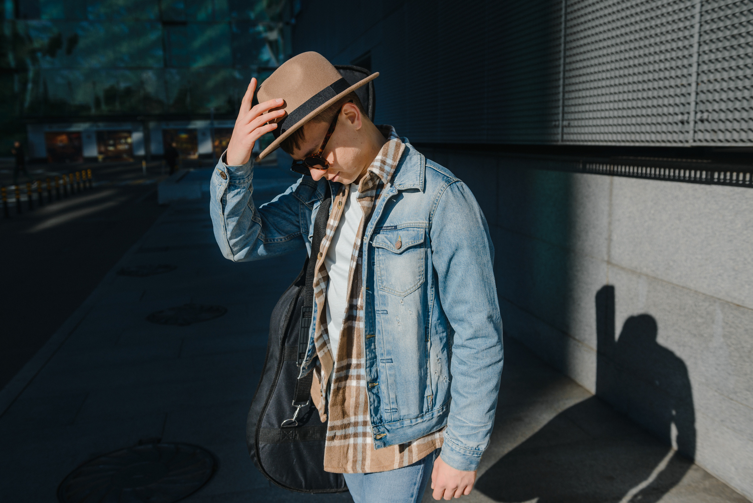 Гитара, игра на гитаре, обучение гитаре, обучение игре на гитаре, осень, осення съемка, контент, съемка для блога, контентная съемка, гитарист, блог гитариста, контентная фотосъемка для гитариста, контент гитариста, фотосессия для гитары, научиться играть на гитаре