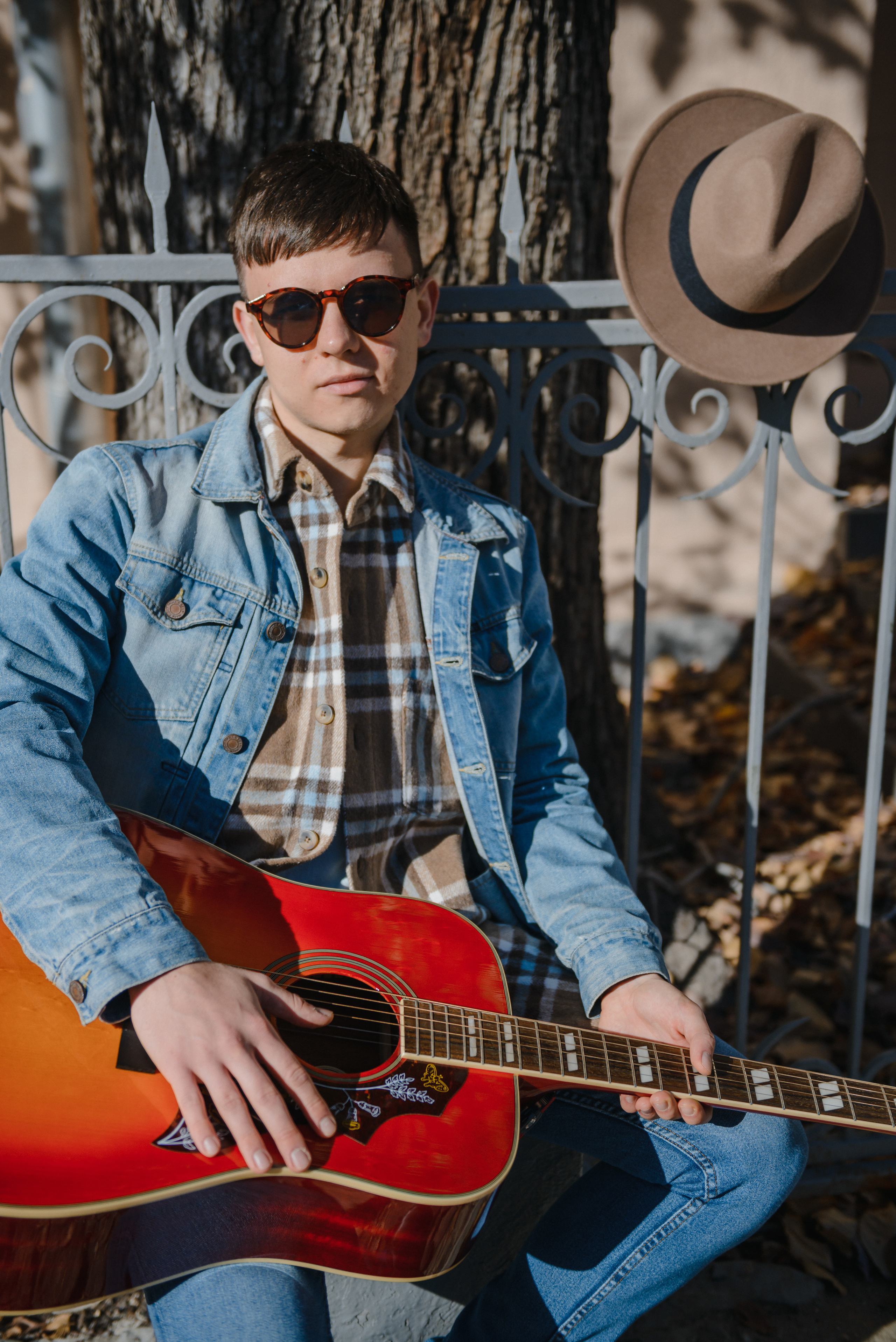 Гитара, игра на гитаре, обучение гитаре, обучение игре на гитаре, осень, осення съемка, контент, съемка для блога, контентная съемка, гитарист, блог гитариста, контентная фотосъемка для гитариста, контент гитариста, фотосессия для гитары, научиться играть на гитаре