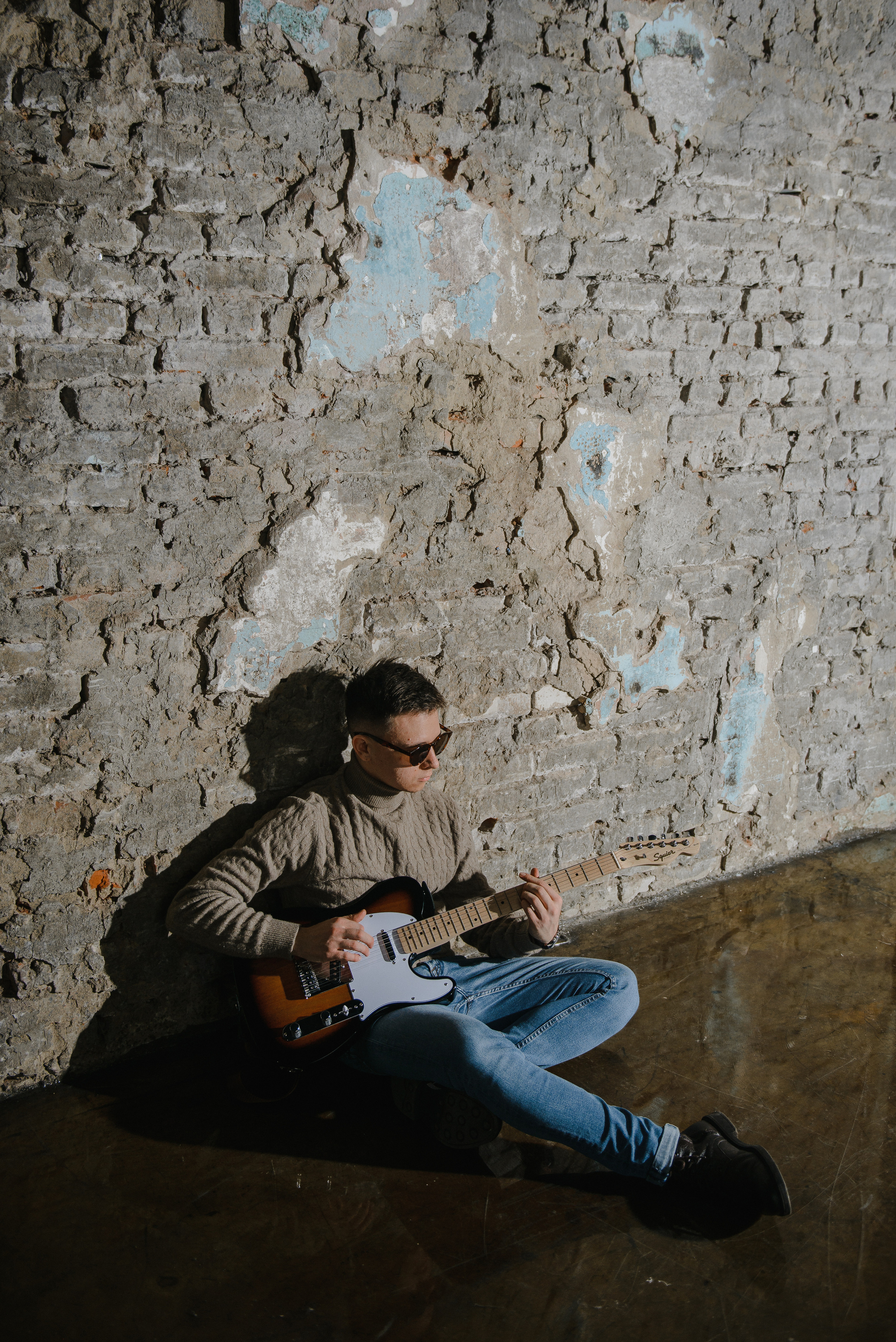 Гитара, игра на гитаре, обучение гитаре, обучение игре на гитаре, осень, осення съемка, контент, съемка для блога, контентная съемка, гитарист, блог гитариста, контентная фотосъемка для гитариста, контент гитариста, фотосессия для гитары, научиться играть на гитаре