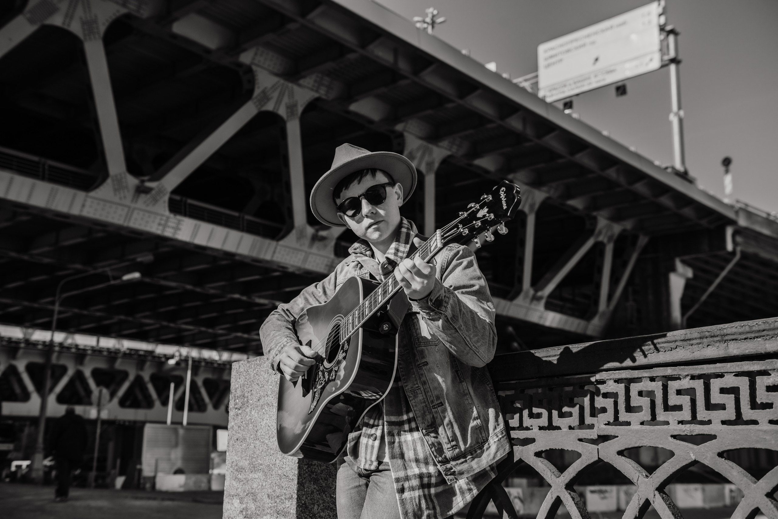 Гитара, игра на гитаре, обучение гитаре, обучение игре на гитаре, осень, осення съемка, контент, съемка для блога, контентная съемка, гитарист, блог гитариста, контентная фотосъемка для гитариста, контент гитариста, фотосессия для гитары, научиться играть на гитаре