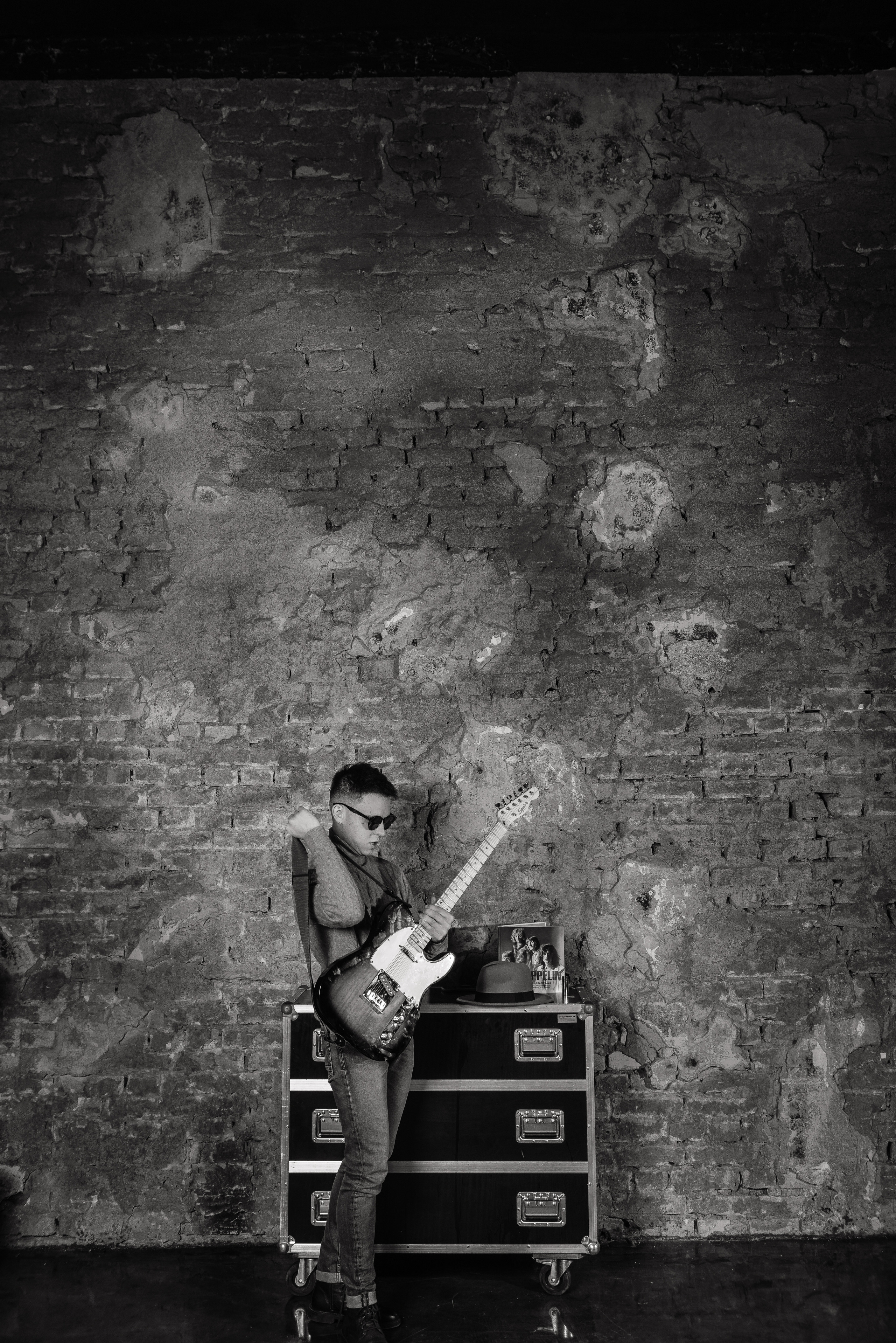 Гитара, игра на гитаре, обучение гитаре, обучение игре на гитаре, осень, осення съемка, контент, съемка для блога, контентная съемка, гитарист, блог гитариста, контентная фотосъемка для гитариста, контент гитариста, фотосессия для гитары, научиться играть на гитаре