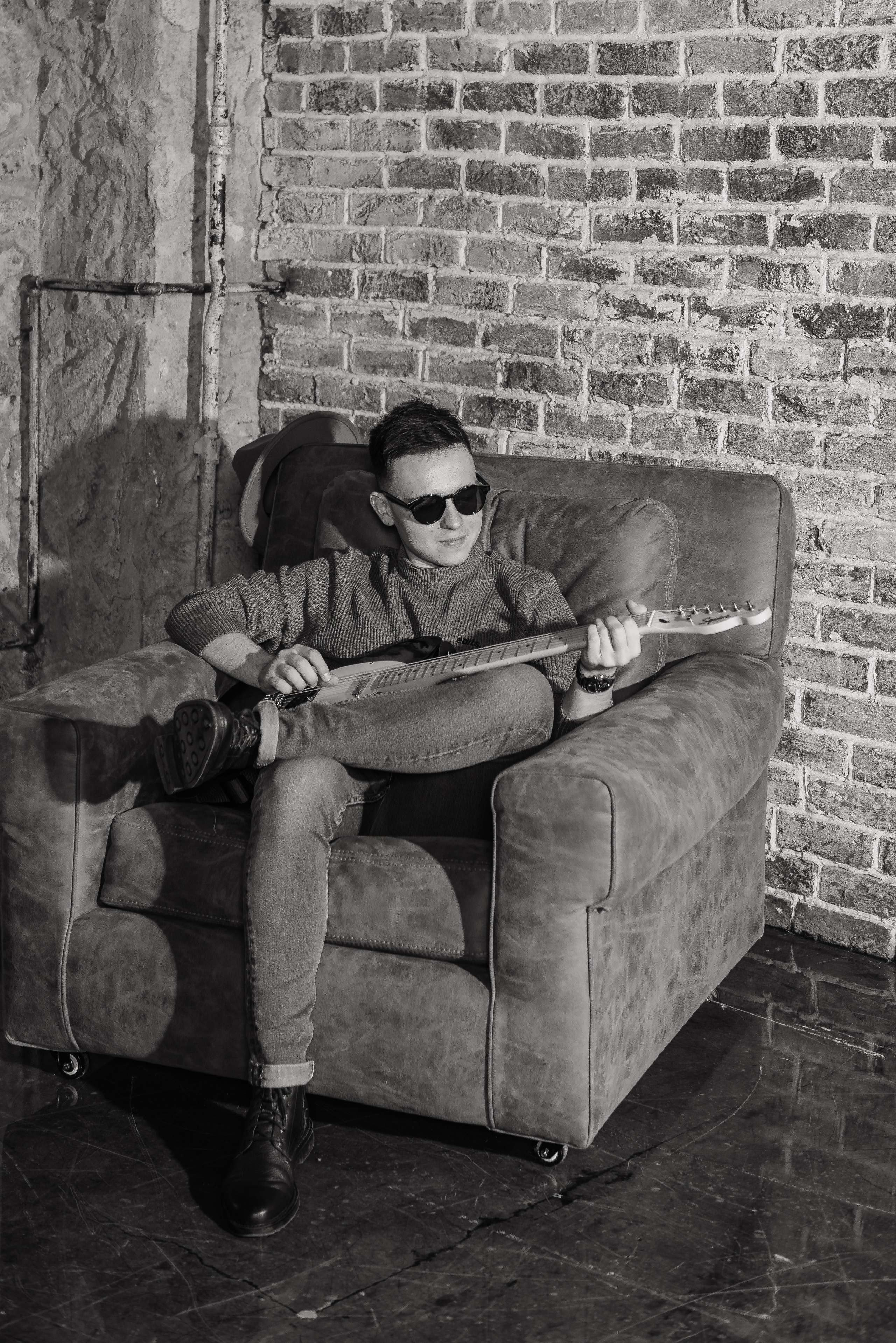 Гитара, игра на гитаре, обучение гитаре, обучение игре на гитаре, осень, осення съемка, контент, съемка для блога, контентная съемка, гитарист, блог гитариста, контентная фотосъемка для гитариста, контент гитариста, фотосессия для гитары, научиться играть на гитаре